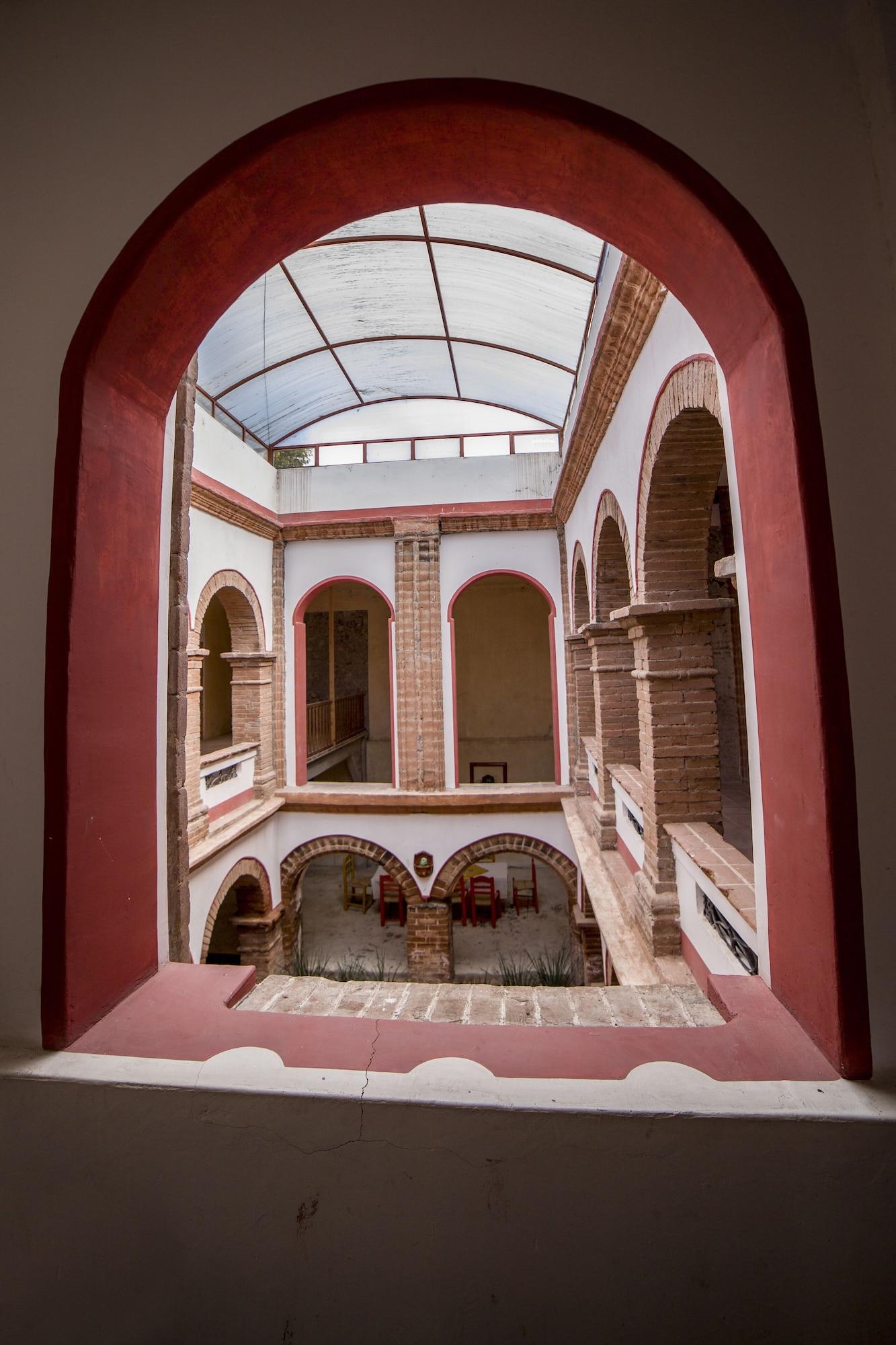 image-housing-carousel