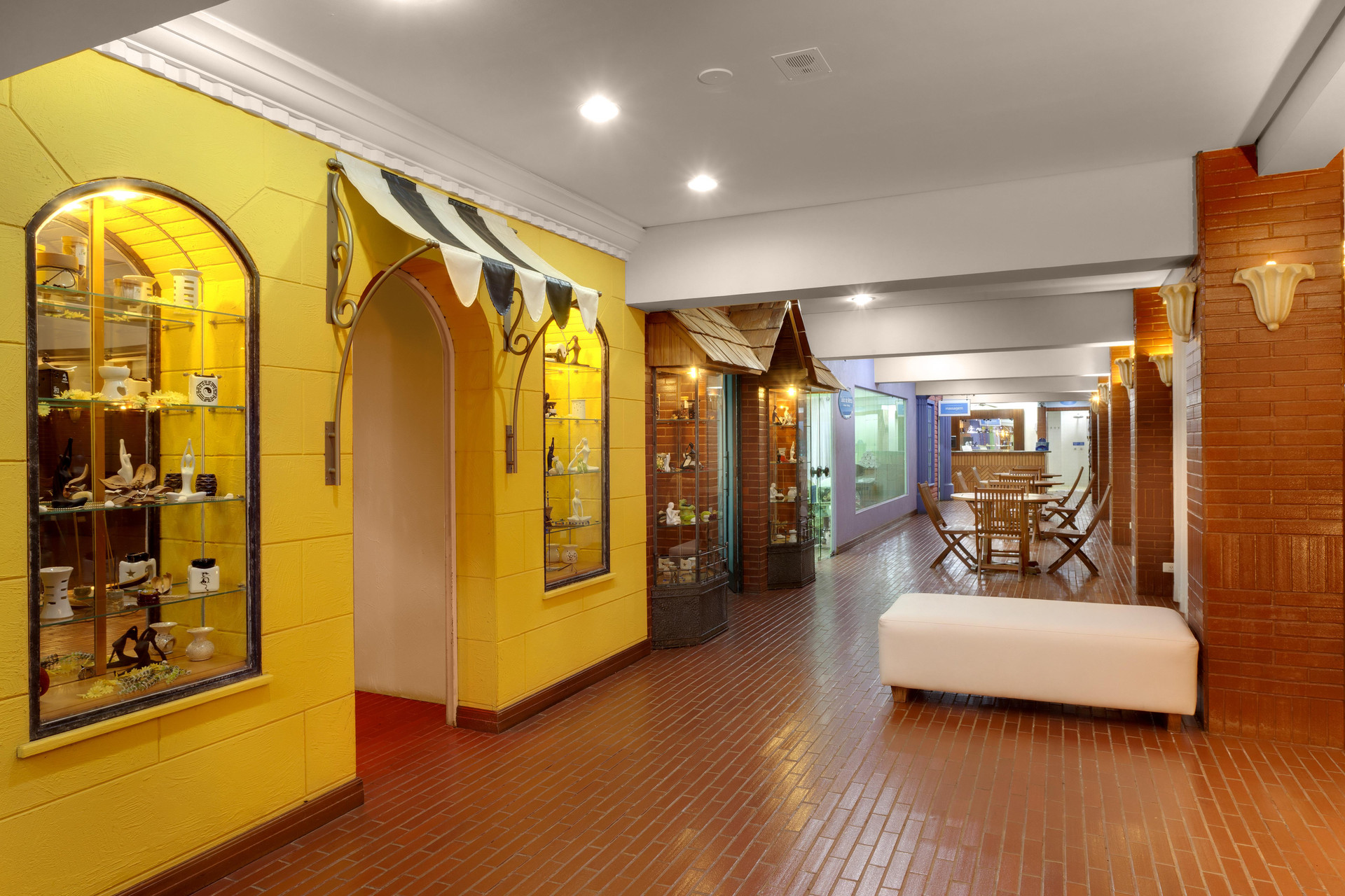 image-housing-carousel