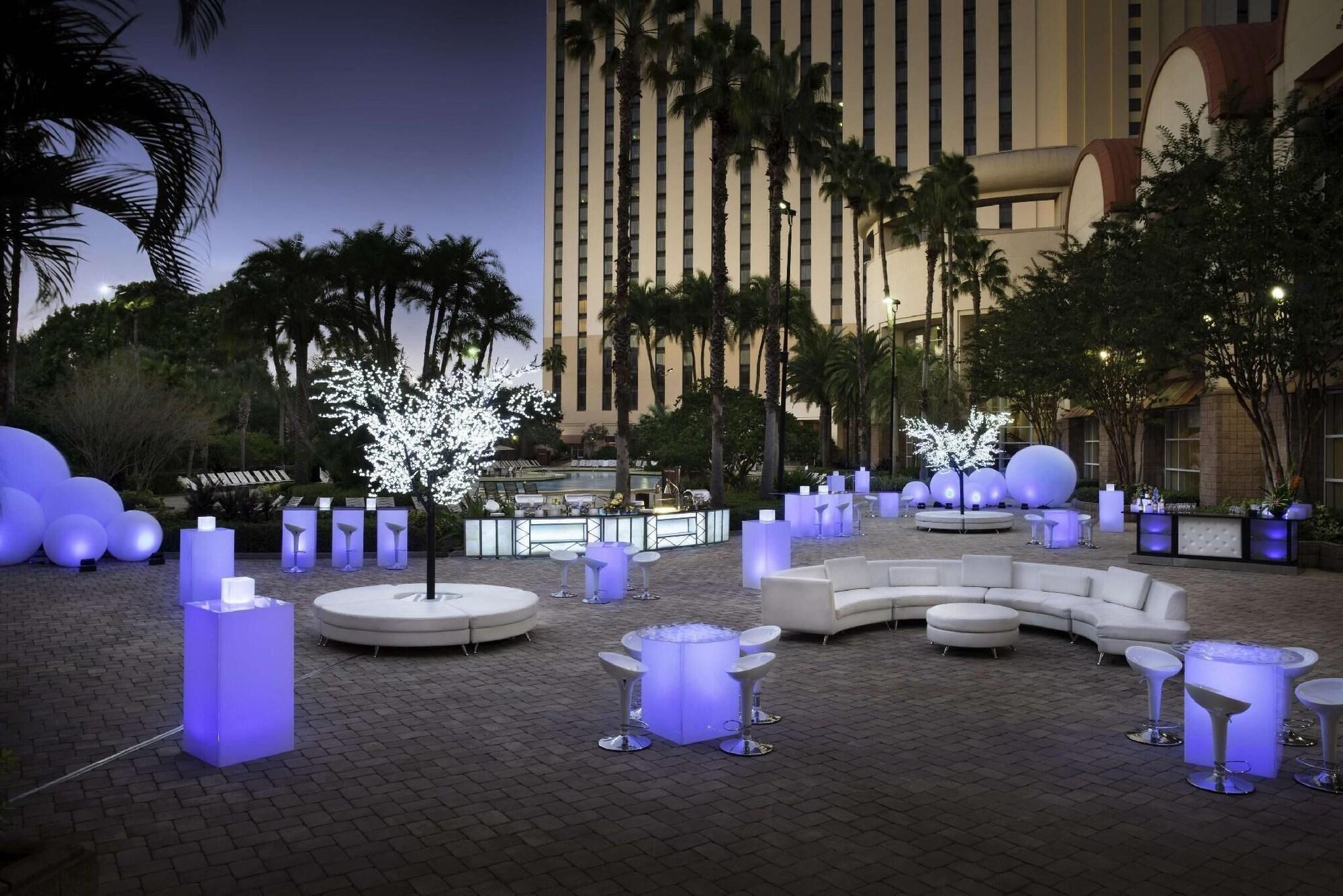 image-housing-carousel