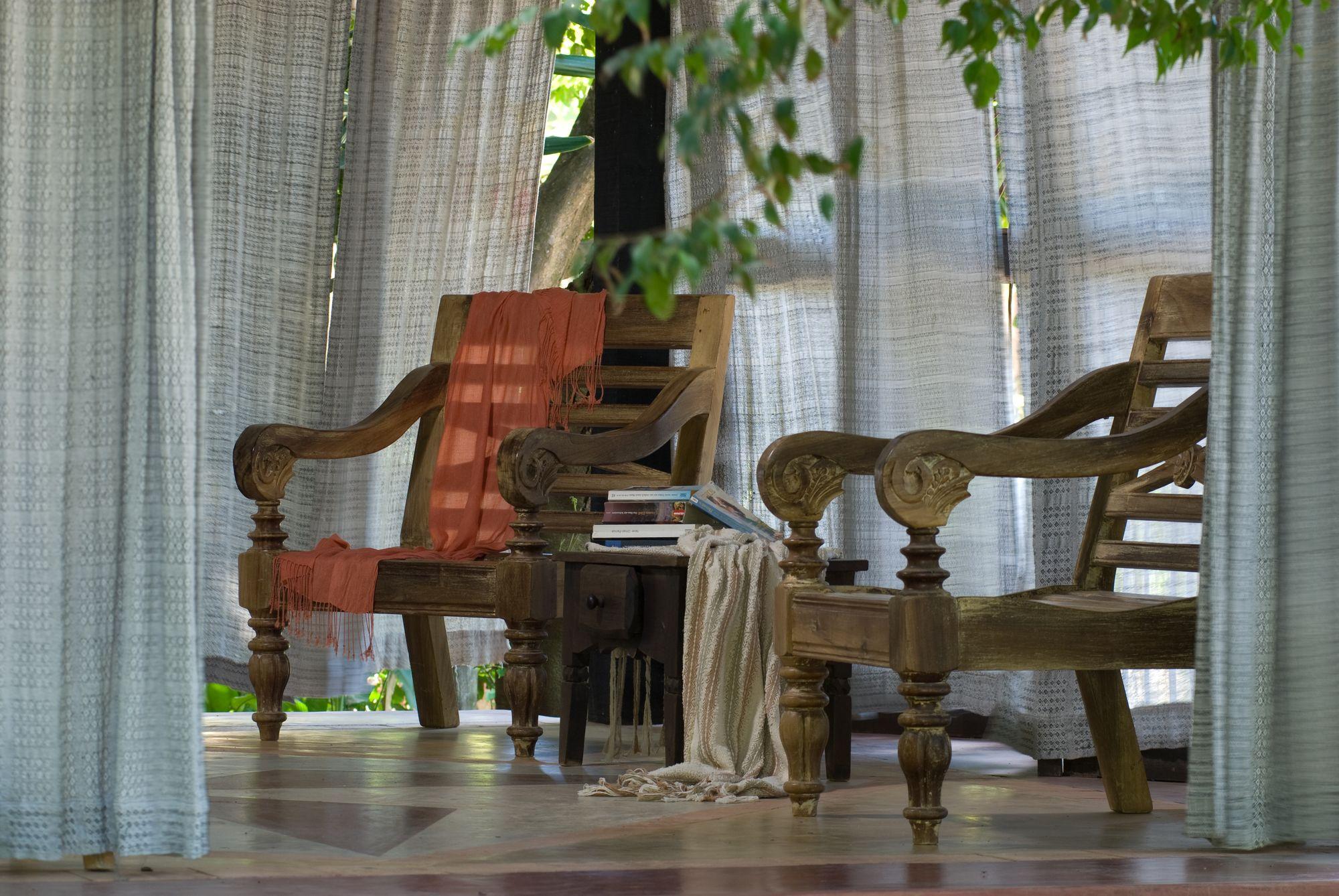 image-housing-carousel