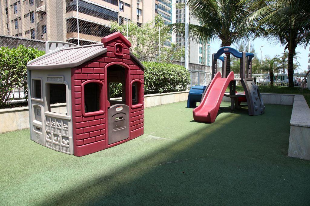 image-housing-carousel