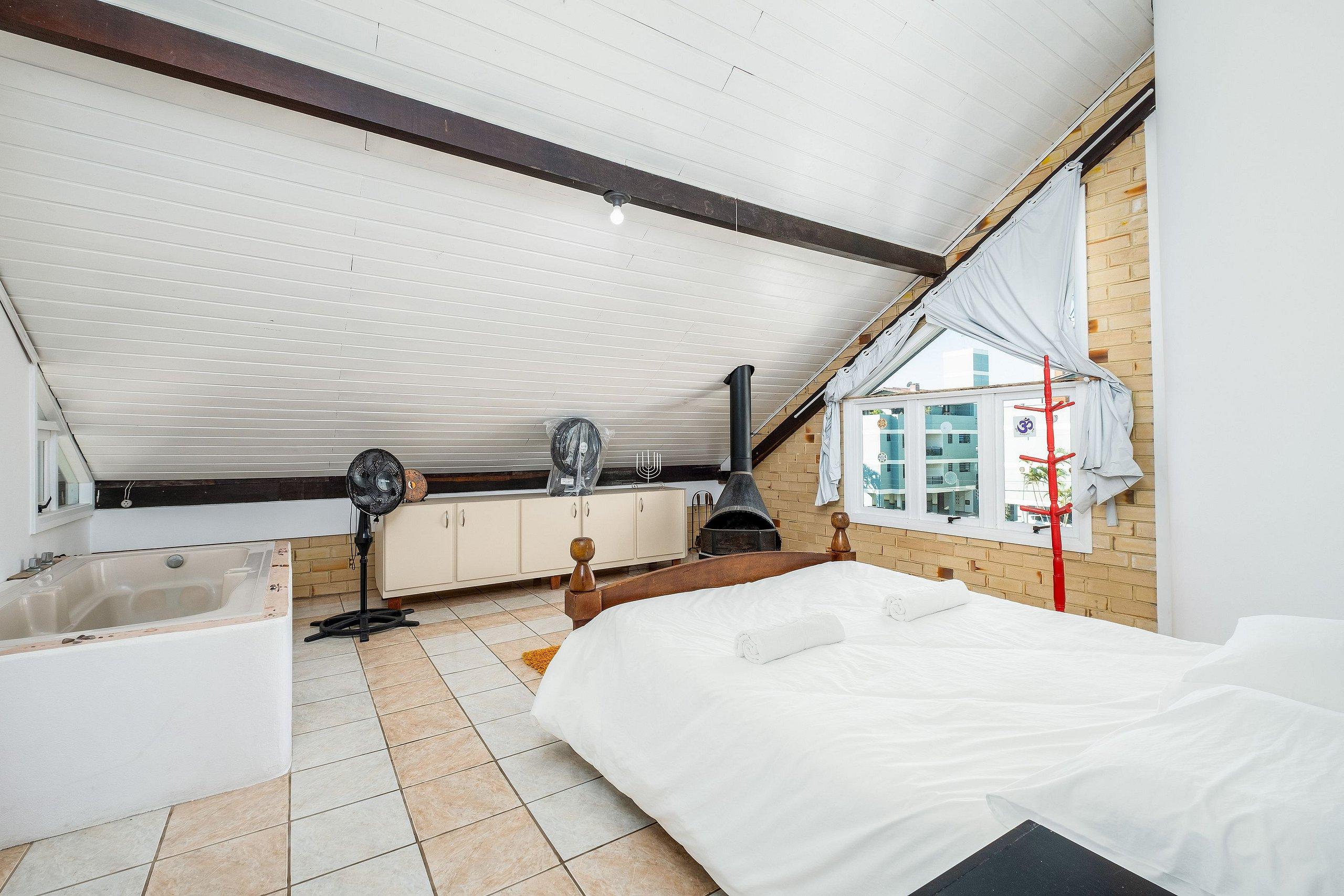 image-housing-carousel