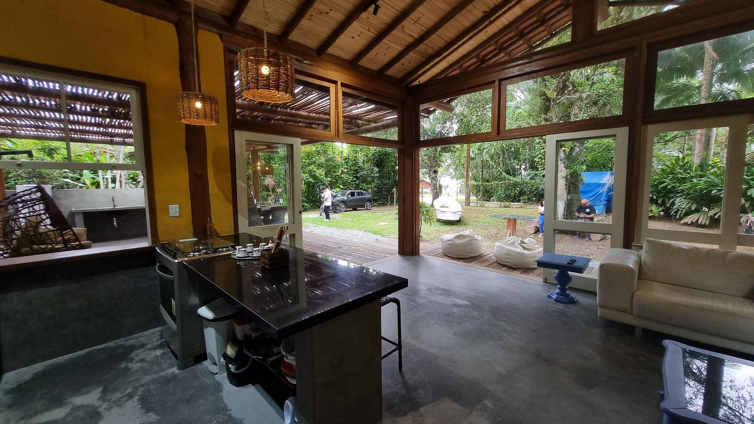 image-housing-carousel