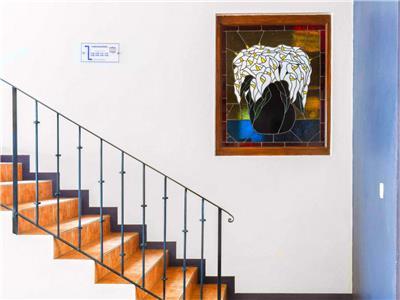 image-housing-carousel