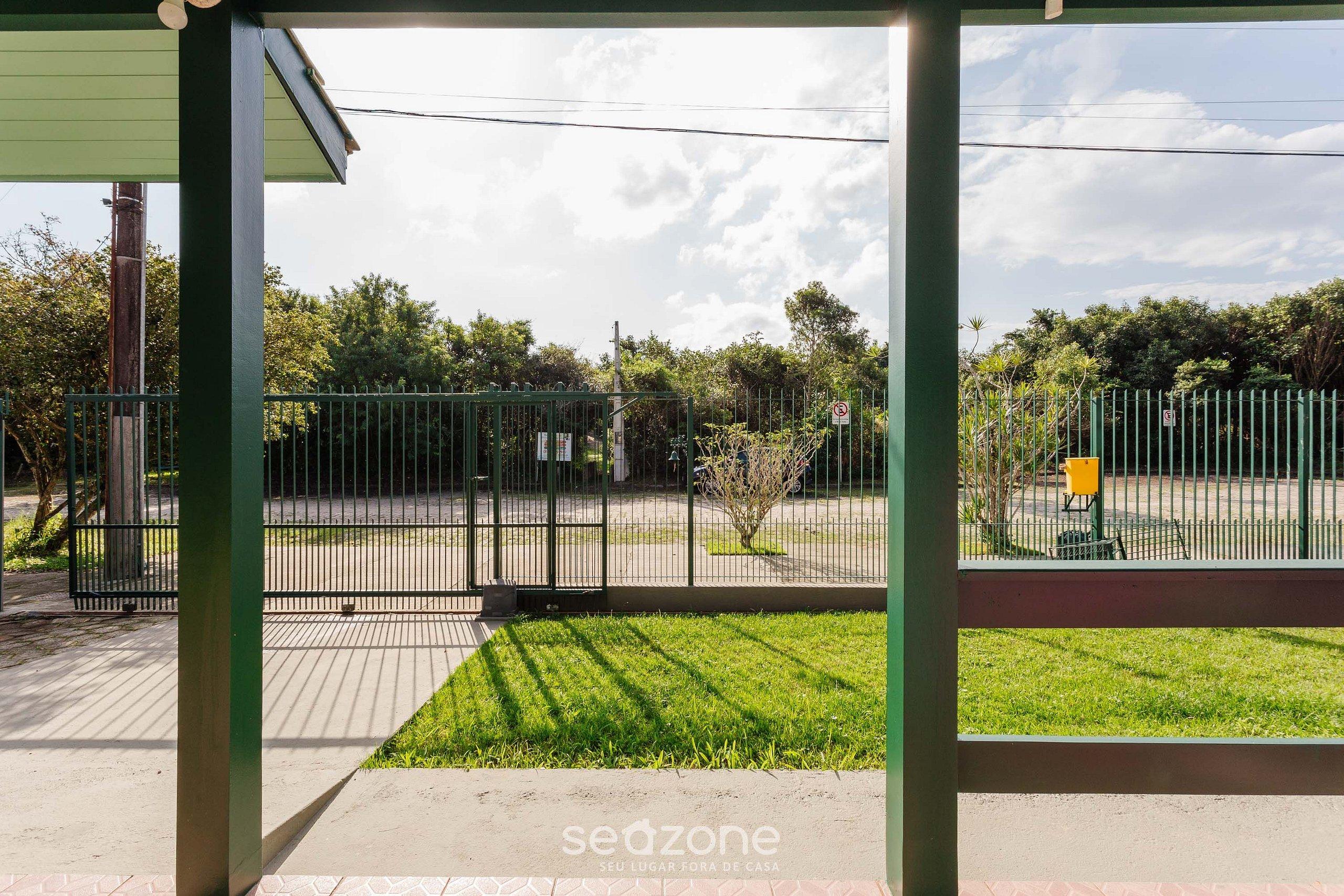 image-housing-carousel