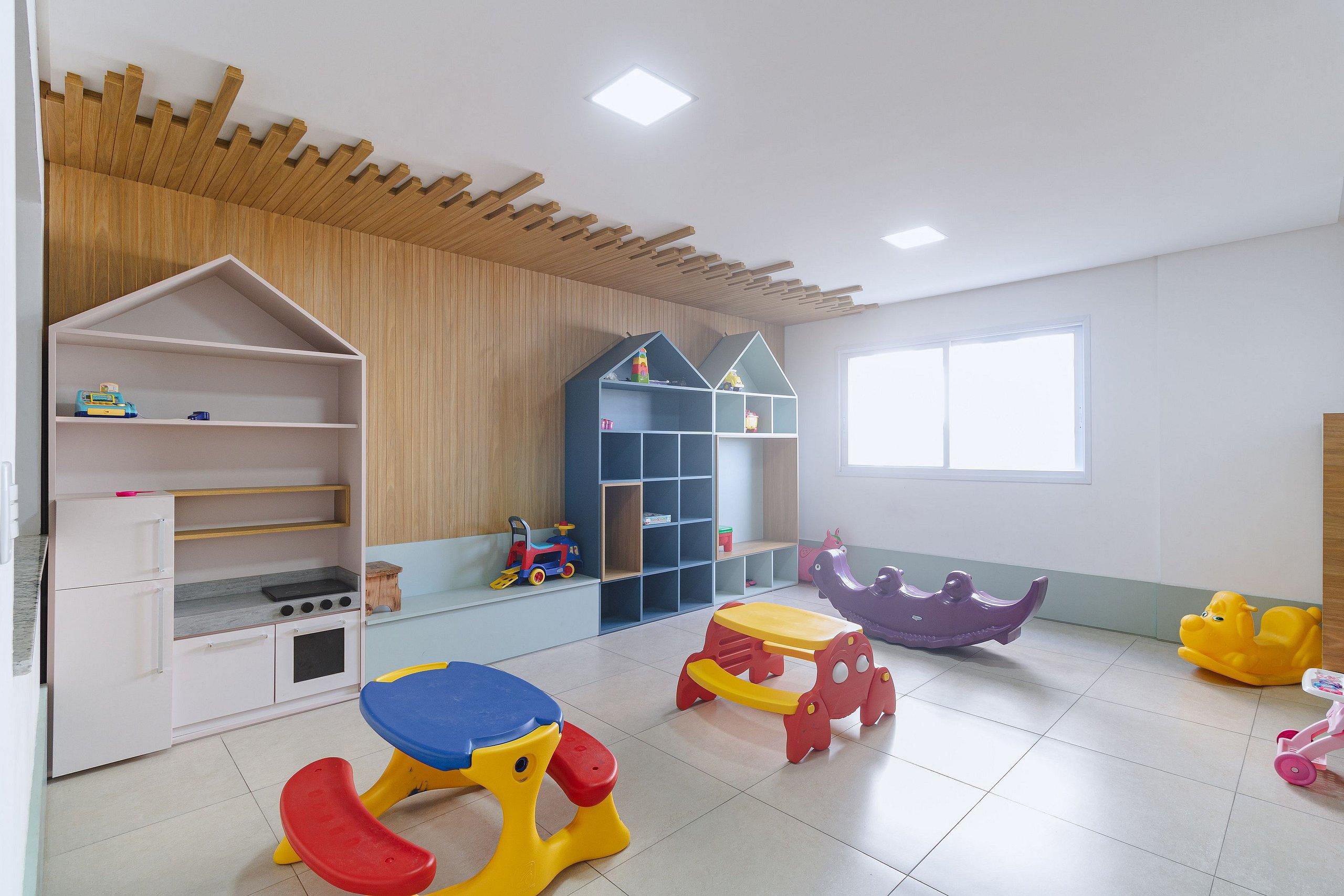 image-housing-carousel