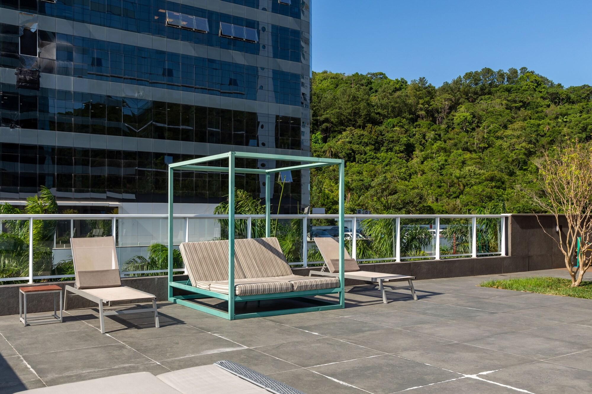image-housing-carousel
