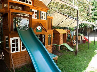 image-housing-carousel