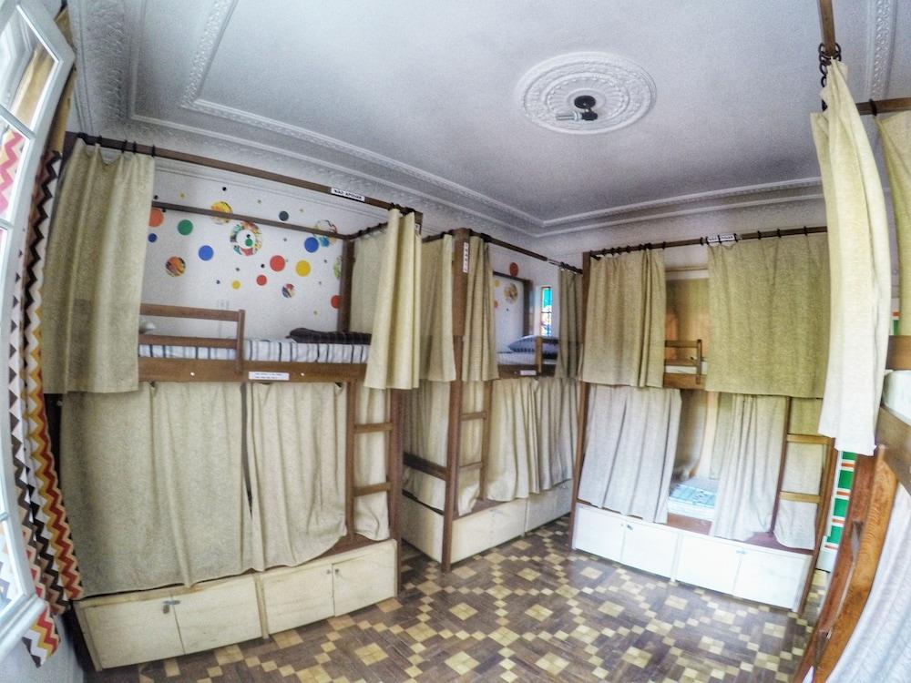 image-housing-carousel