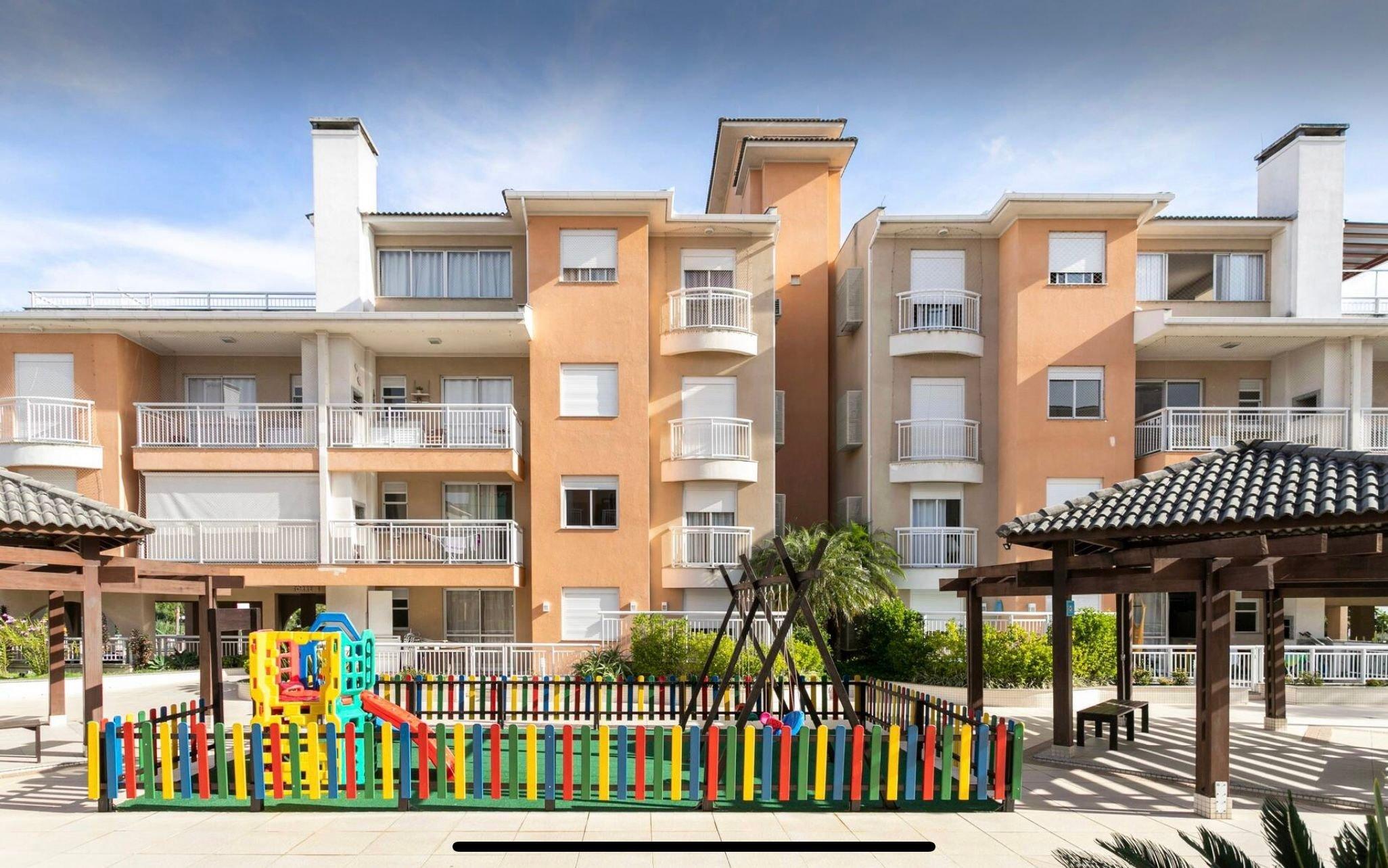 image-housing-carousel