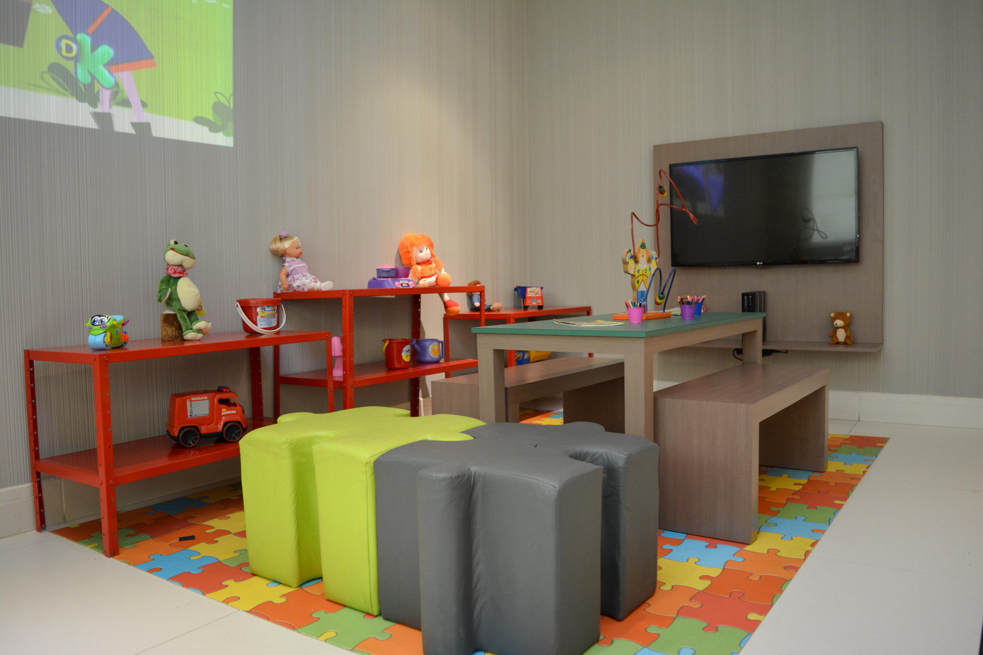 image-housing-carousel