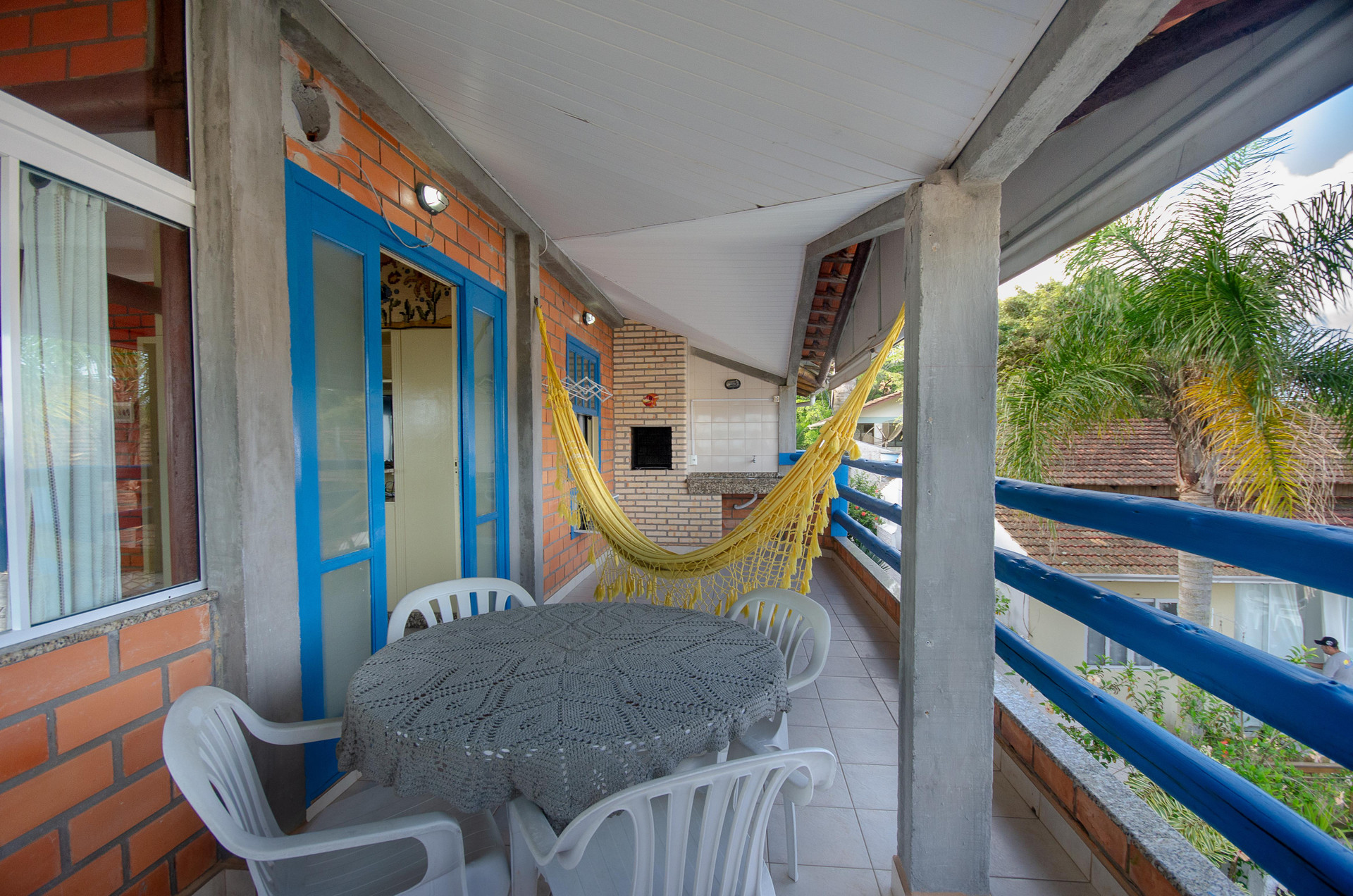 image-housing-carousel