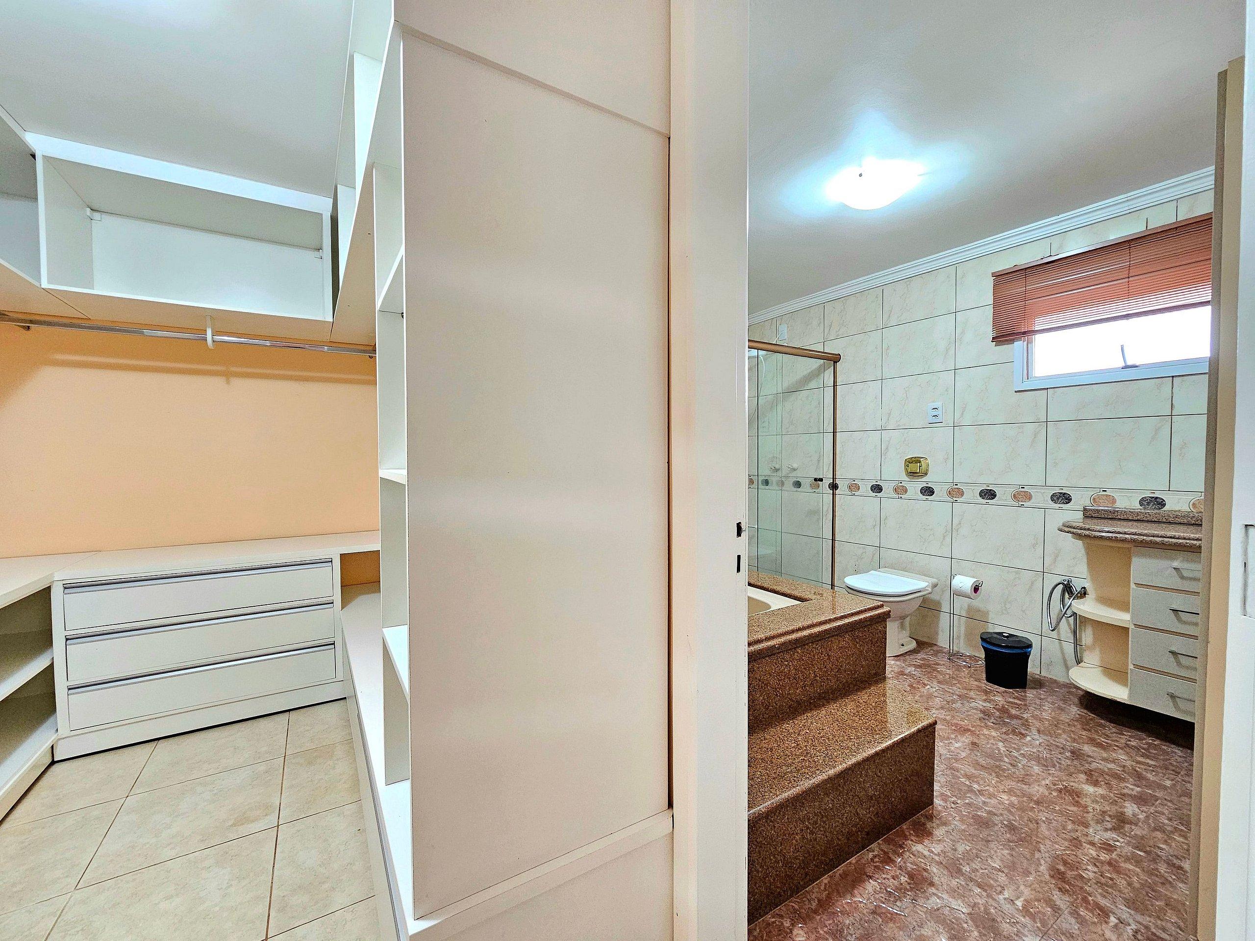 image-housing-carousel