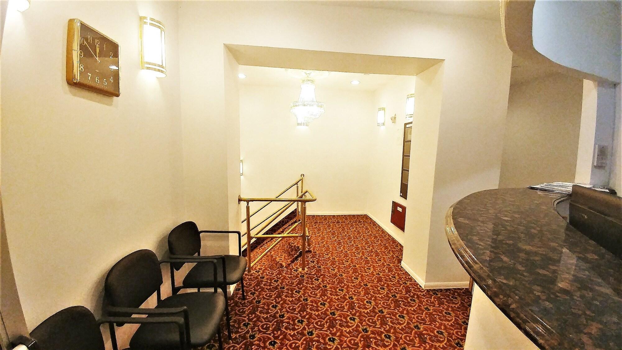 image-housing-carousel
