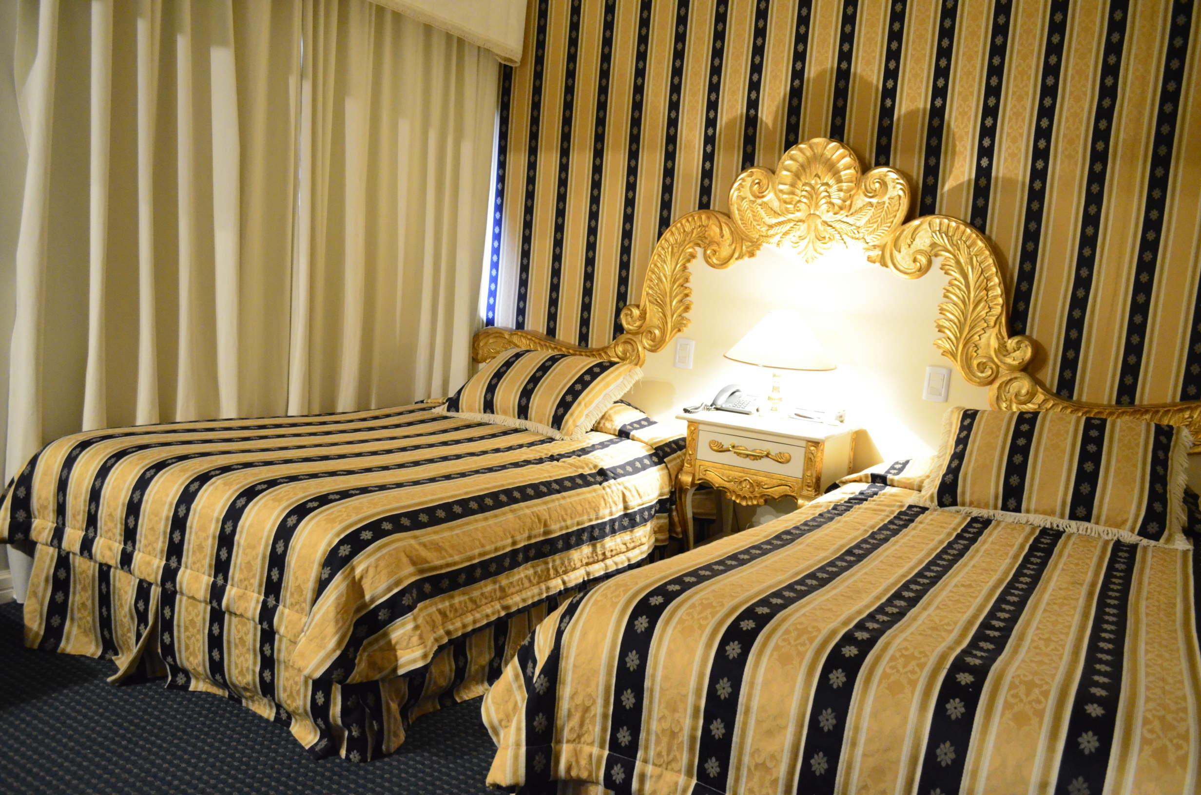 image-housing-carousel