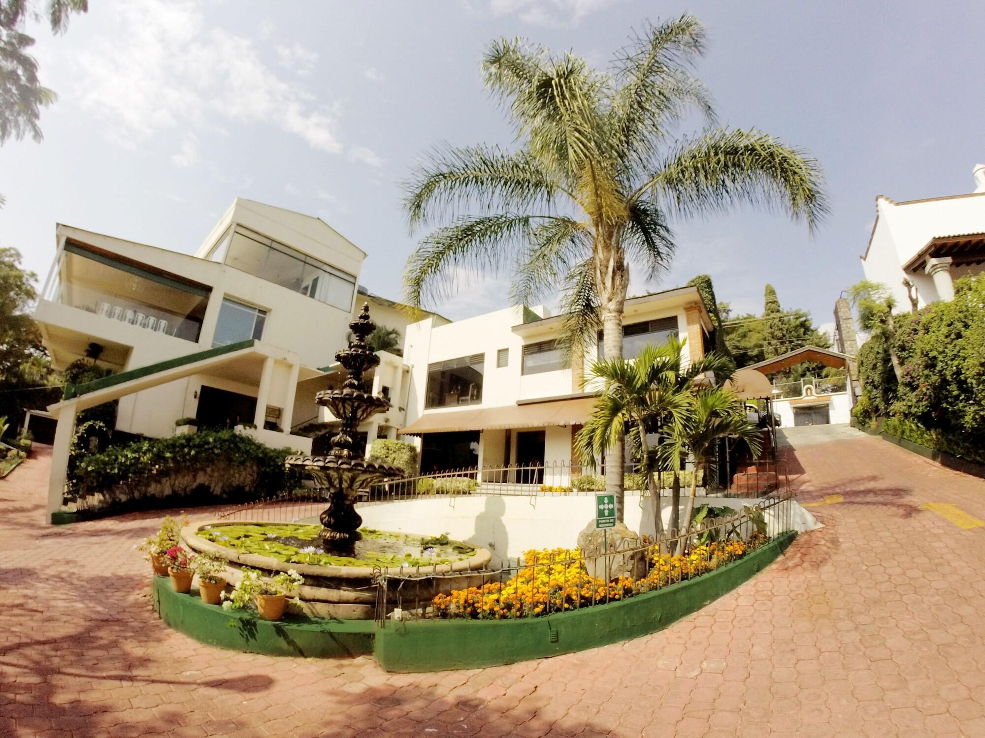 image-housing-carousel