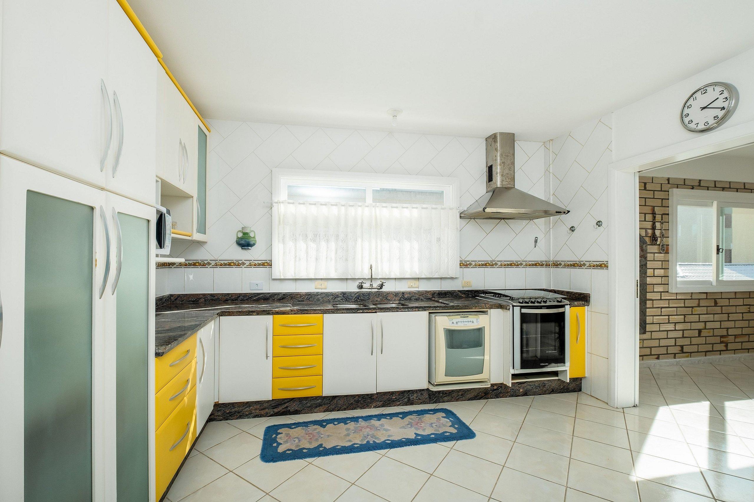 image-housing-carousel
