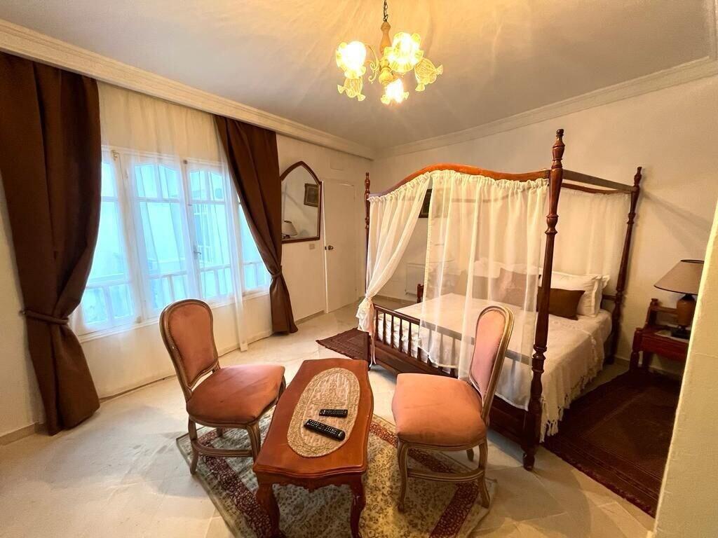 image-housing-carousel