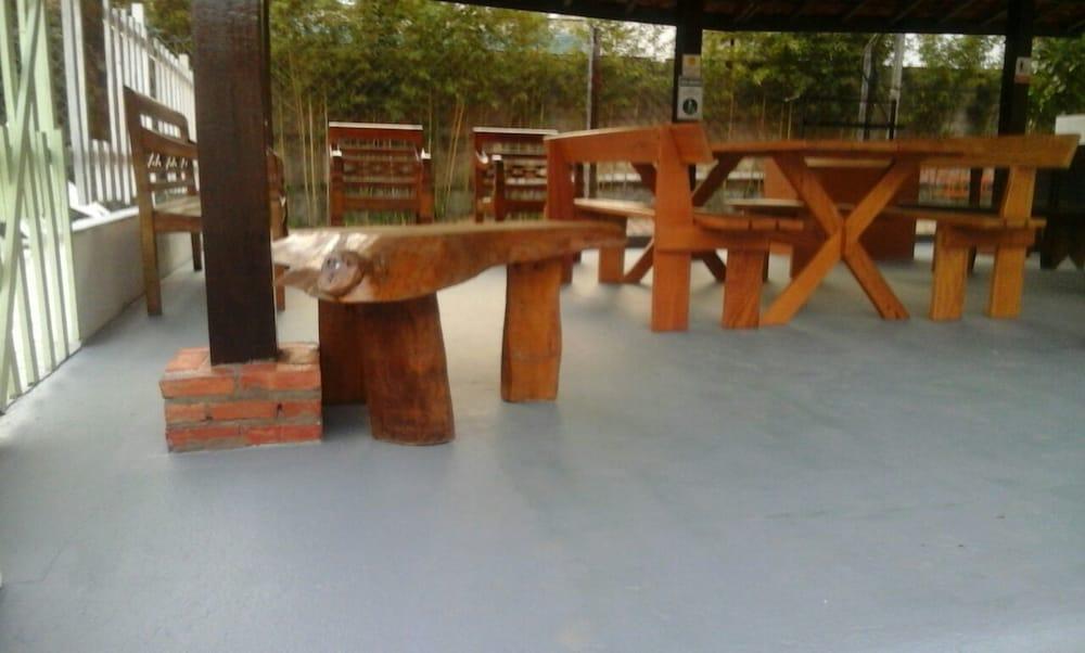 image-housing-carousel