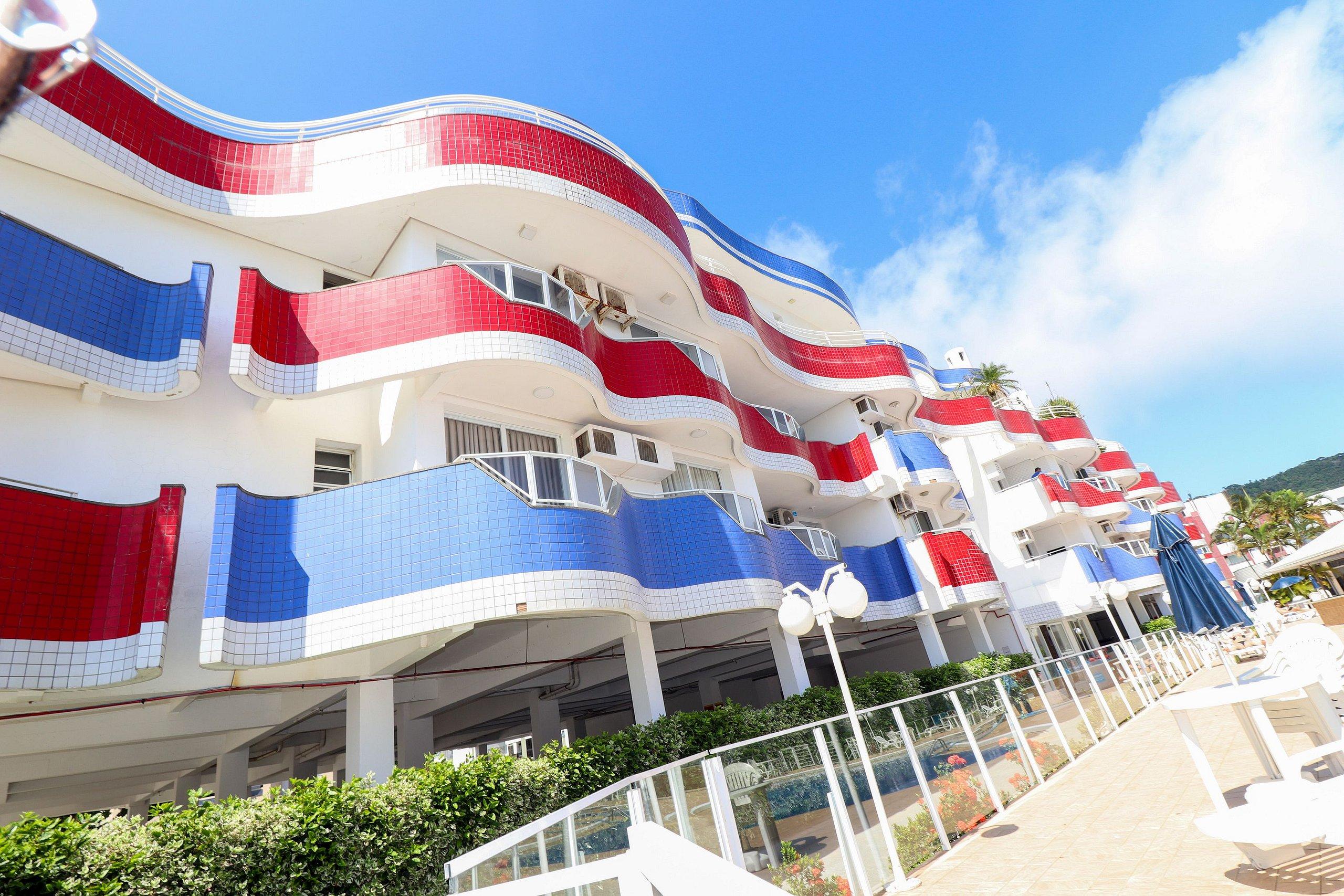 image-housing-carousel