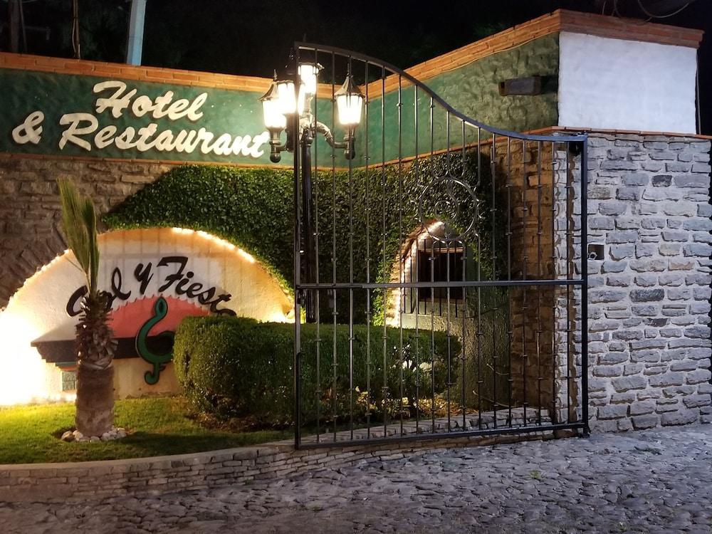 image-housing-carousel