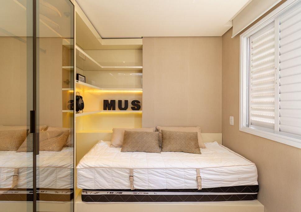 image-housing-carousel