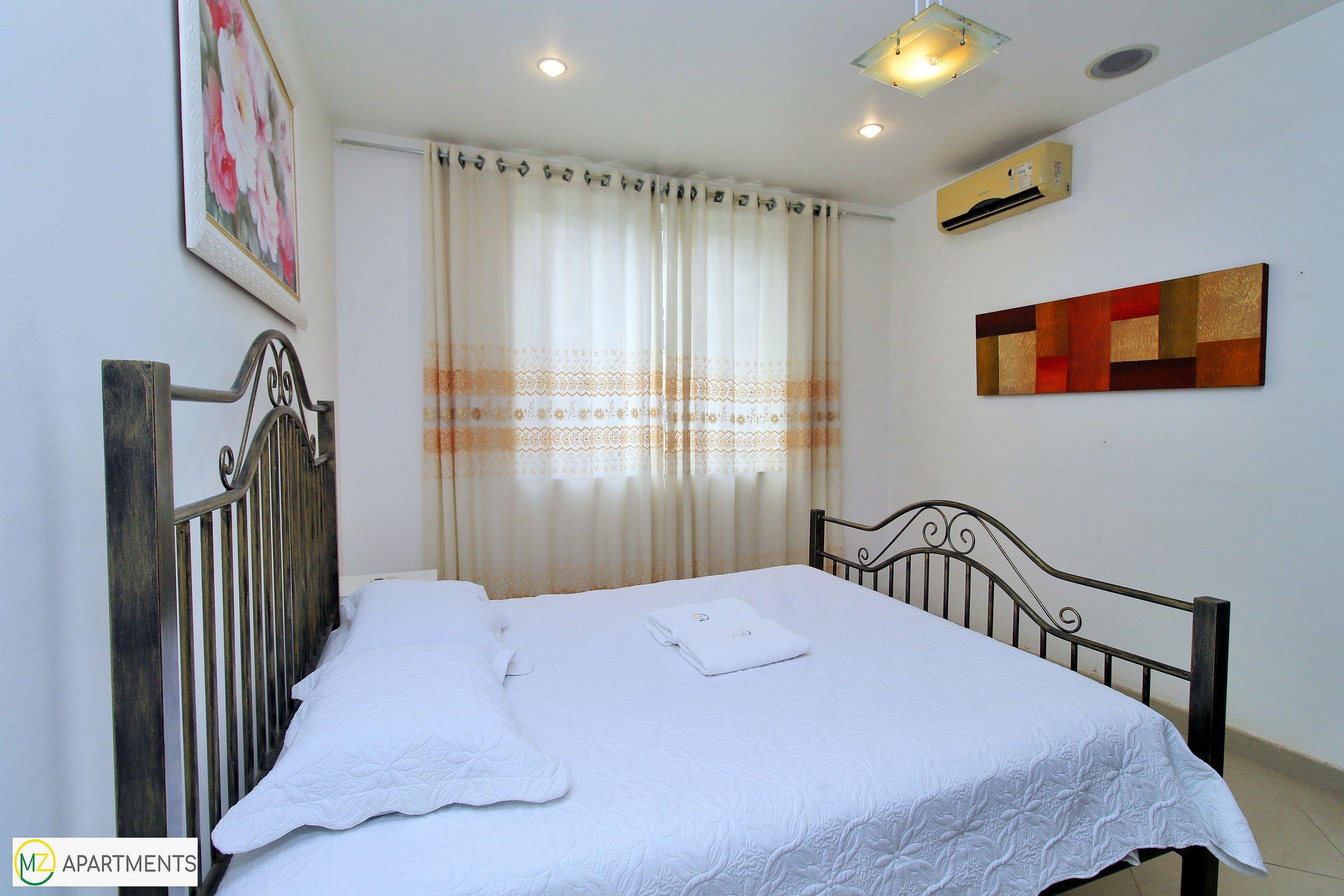 image-housing-carousel
