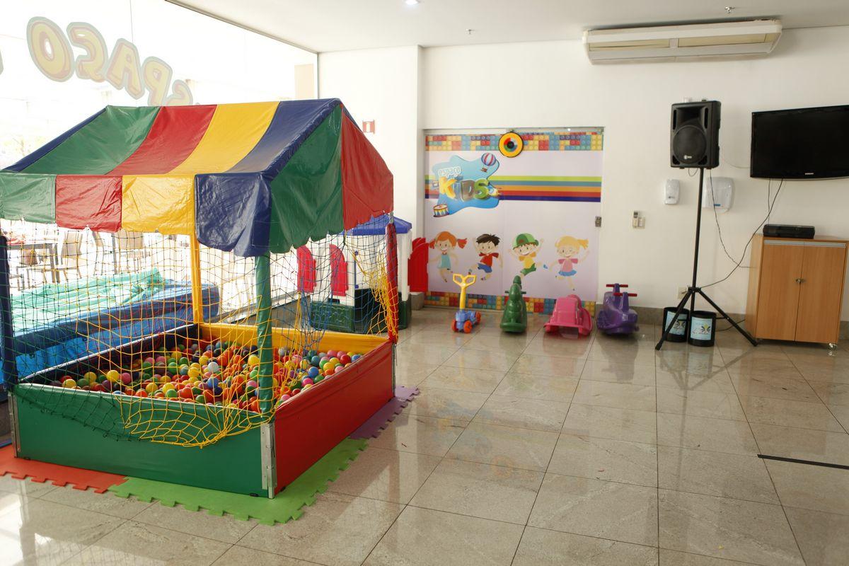 image-housing-carousel
