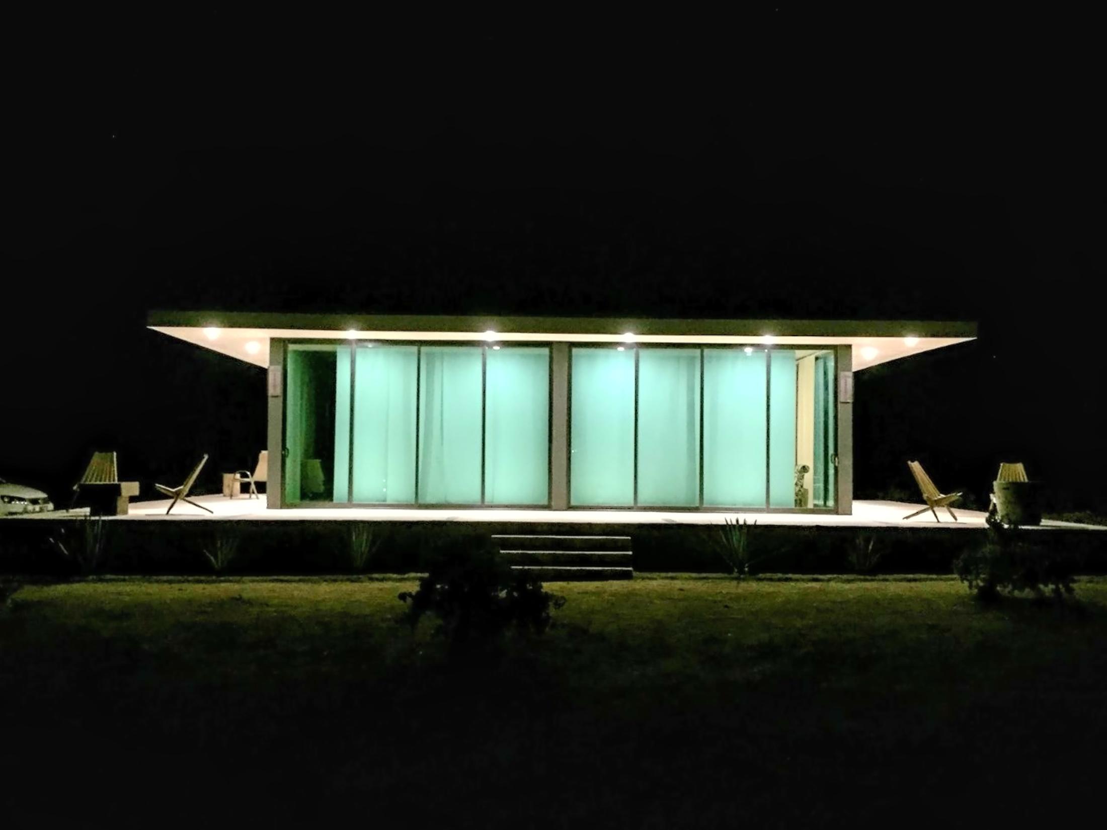 image-housing-carousel