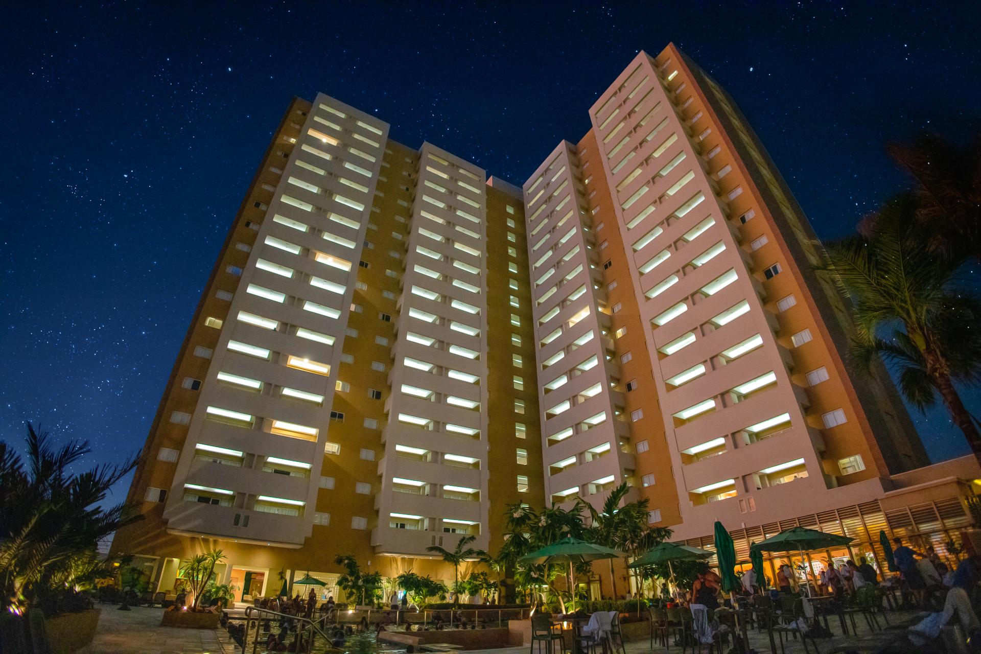 image-housing-carousel