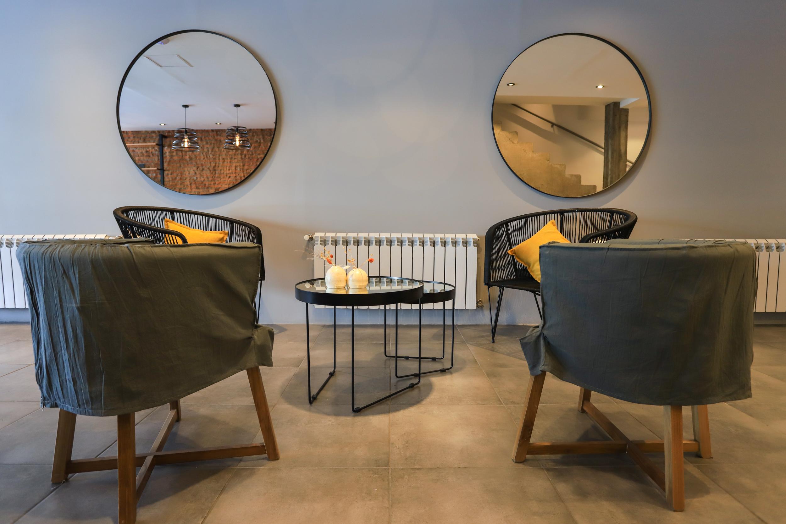 image-housing-carousel