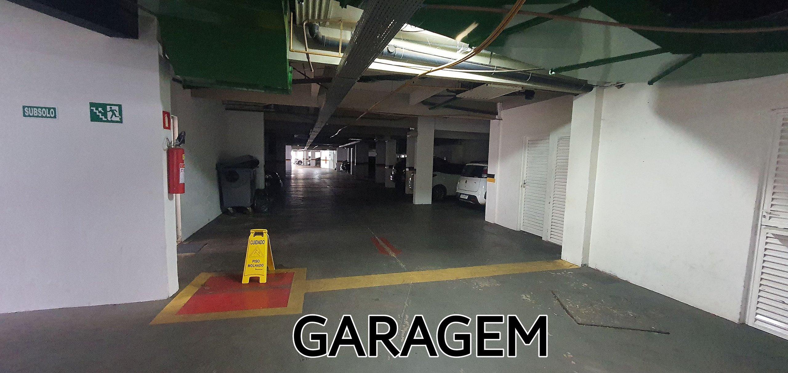 image-housing-carousel
