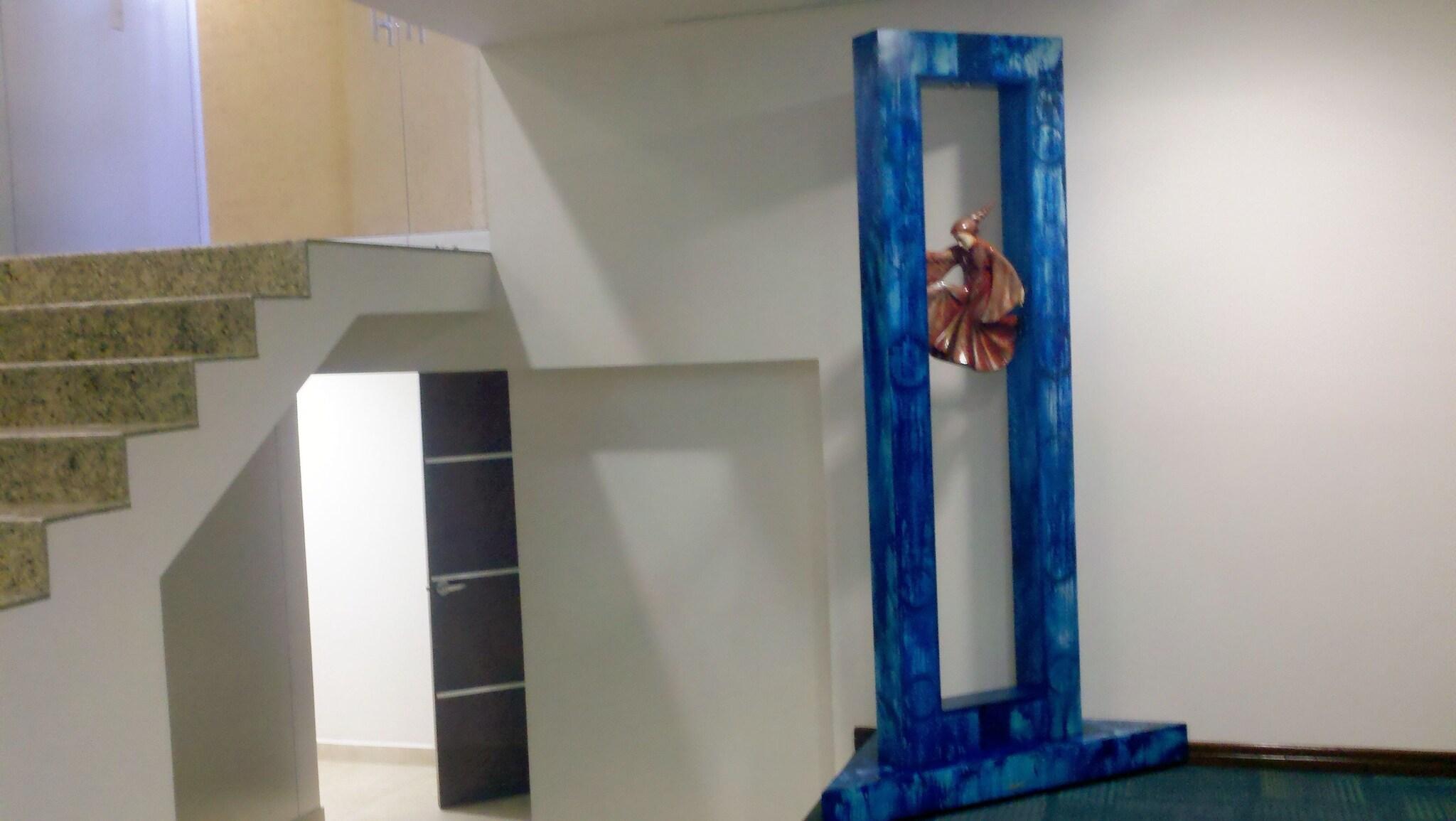 image-housing-carousel