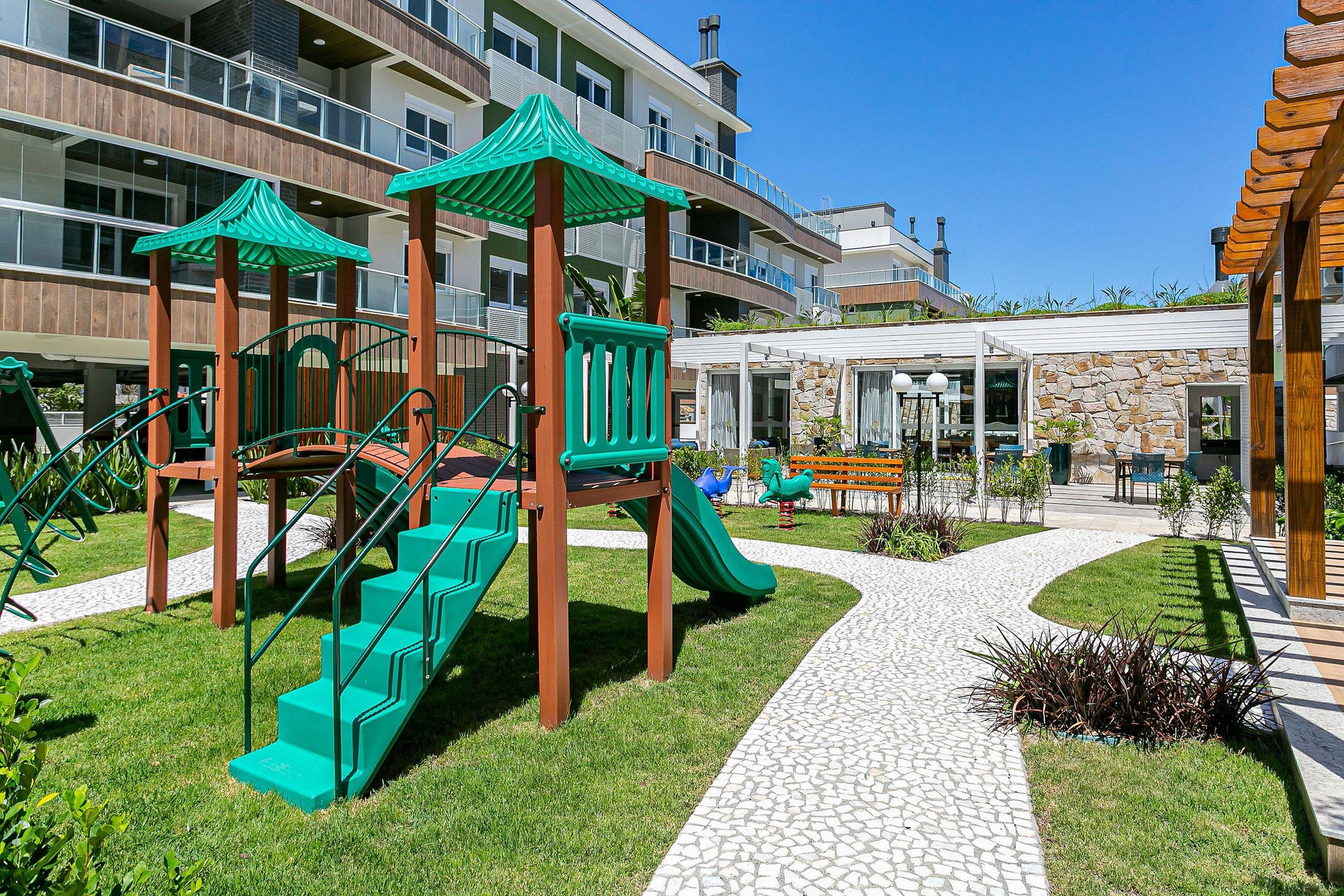 image-housing-carousel