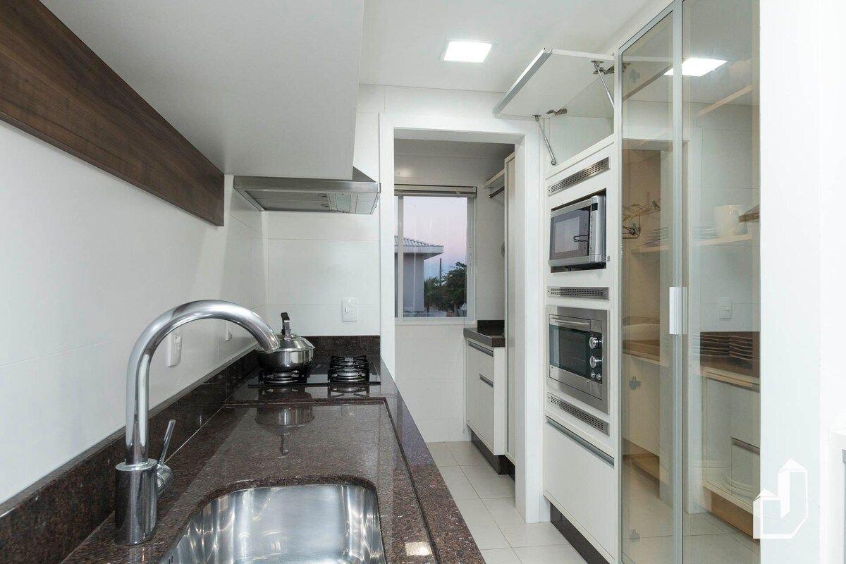image-housing-carousel