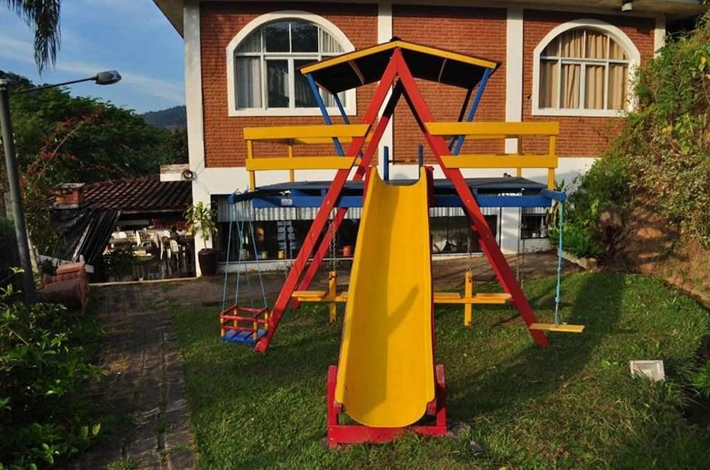 image-housing-carousel