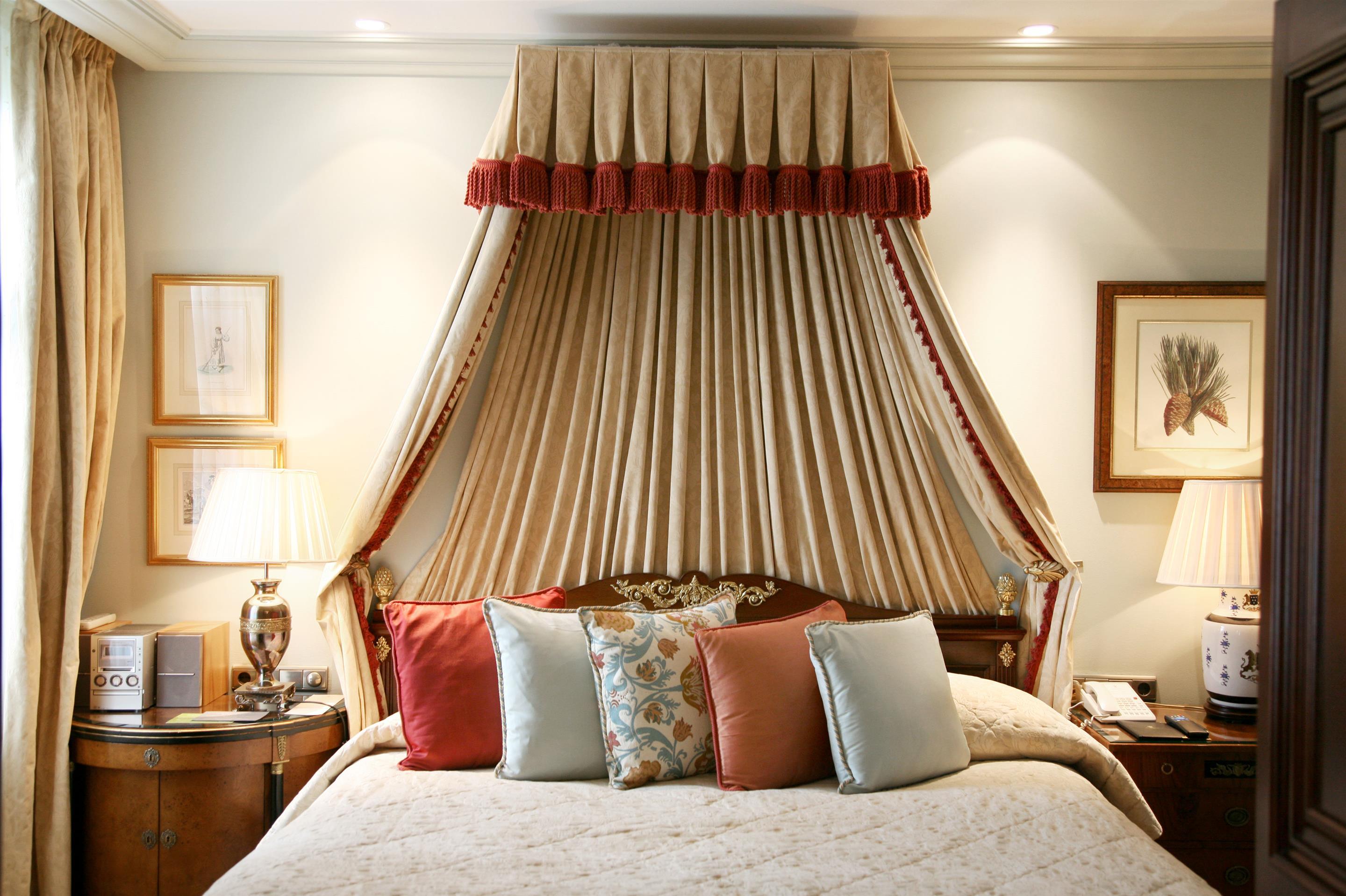 image-housing-carousel