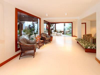 image-housing-carousel