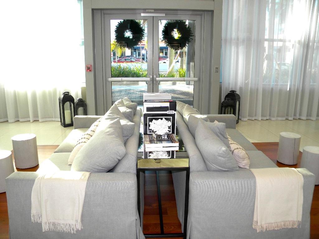 image-housing-carousel