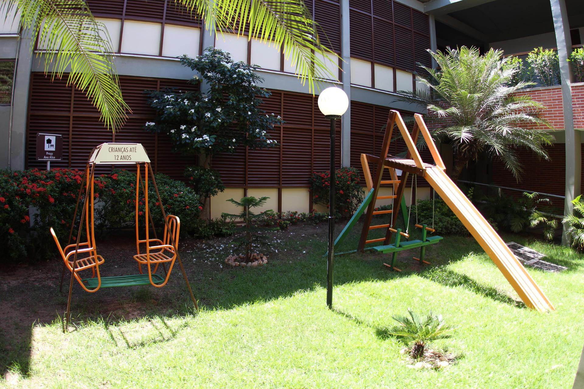 image-housing-carousel