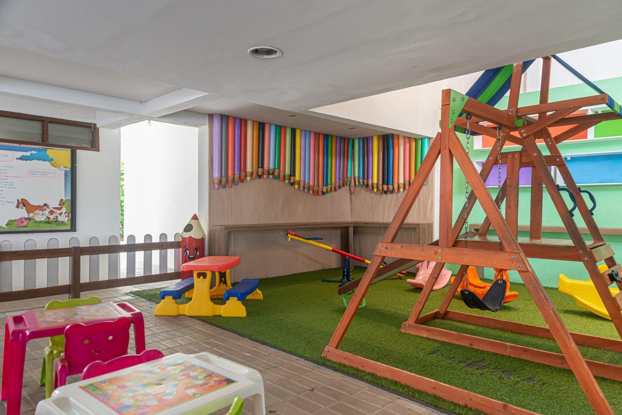 image-housing-carousel