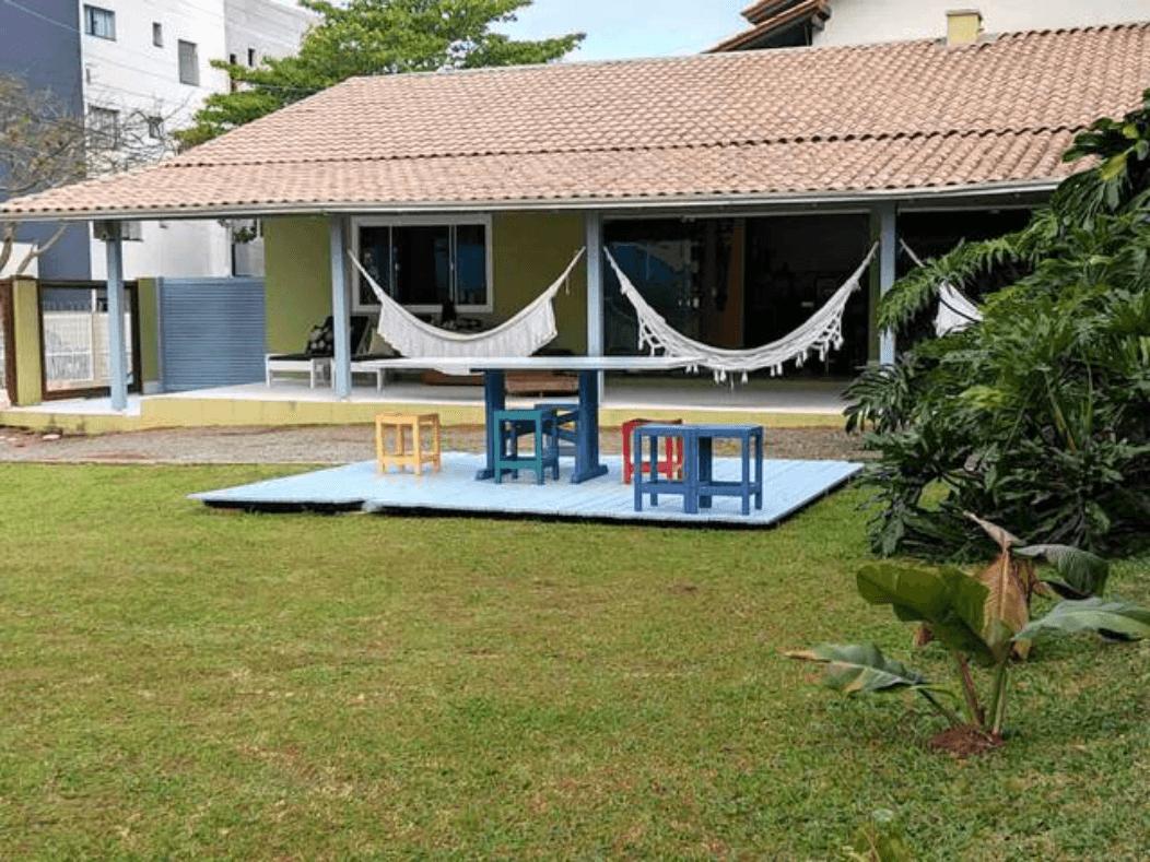 image-housing-carousel