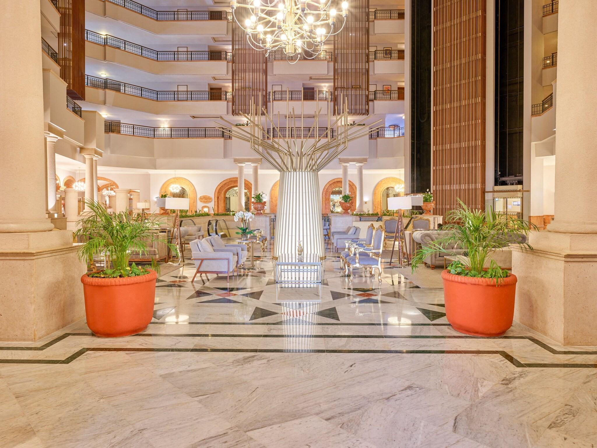 image-housing-carousel