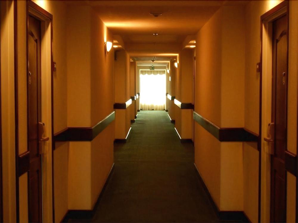 image-housing-carousel