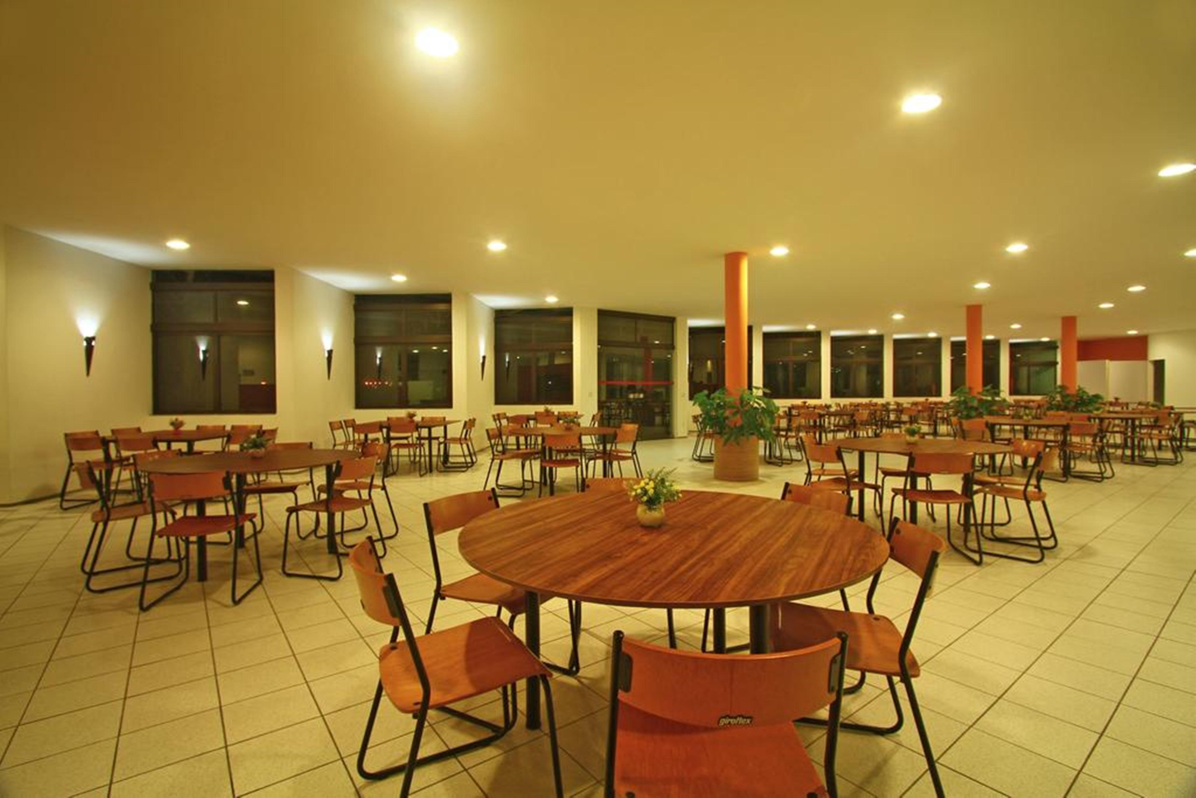 image-housing-carousel