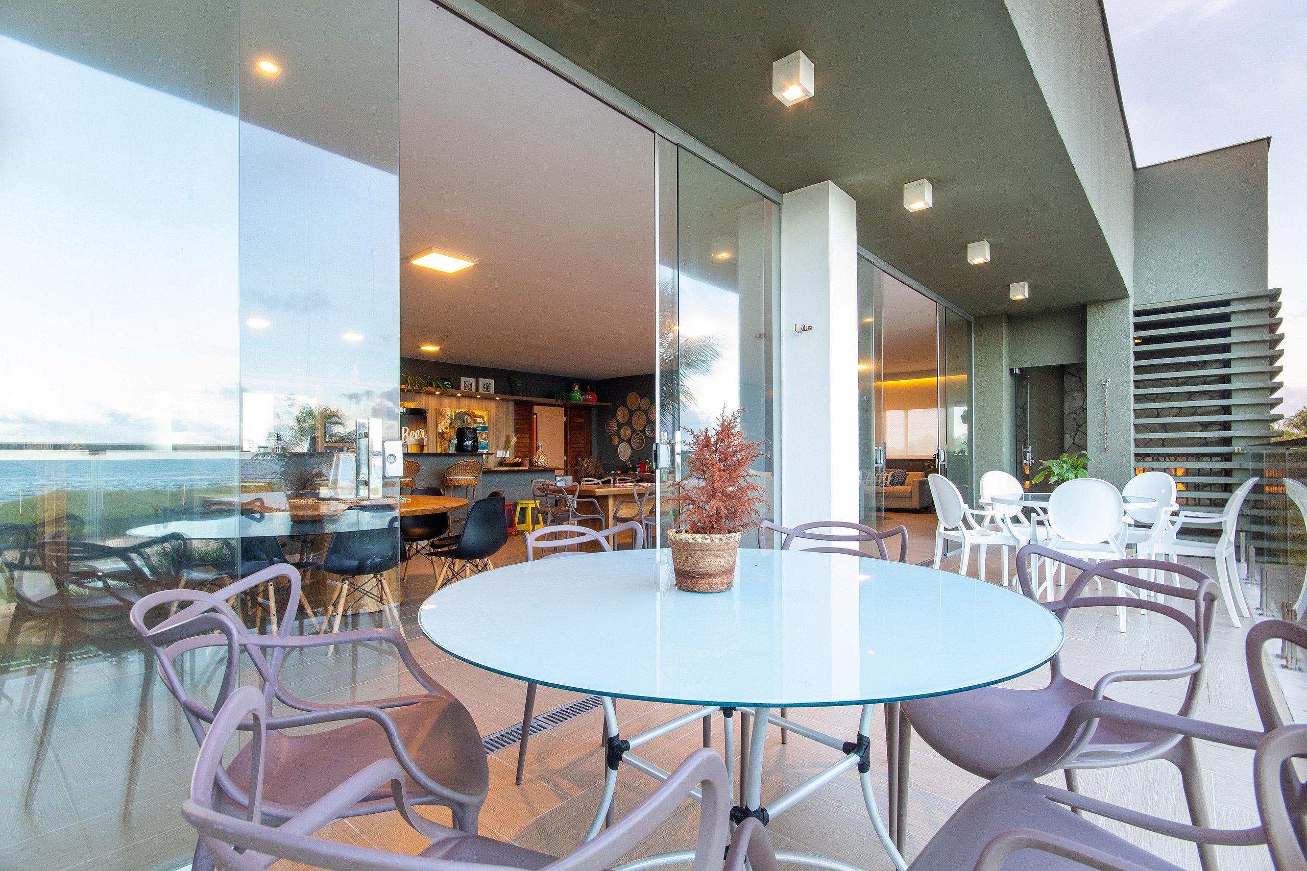 image-housing-carousel