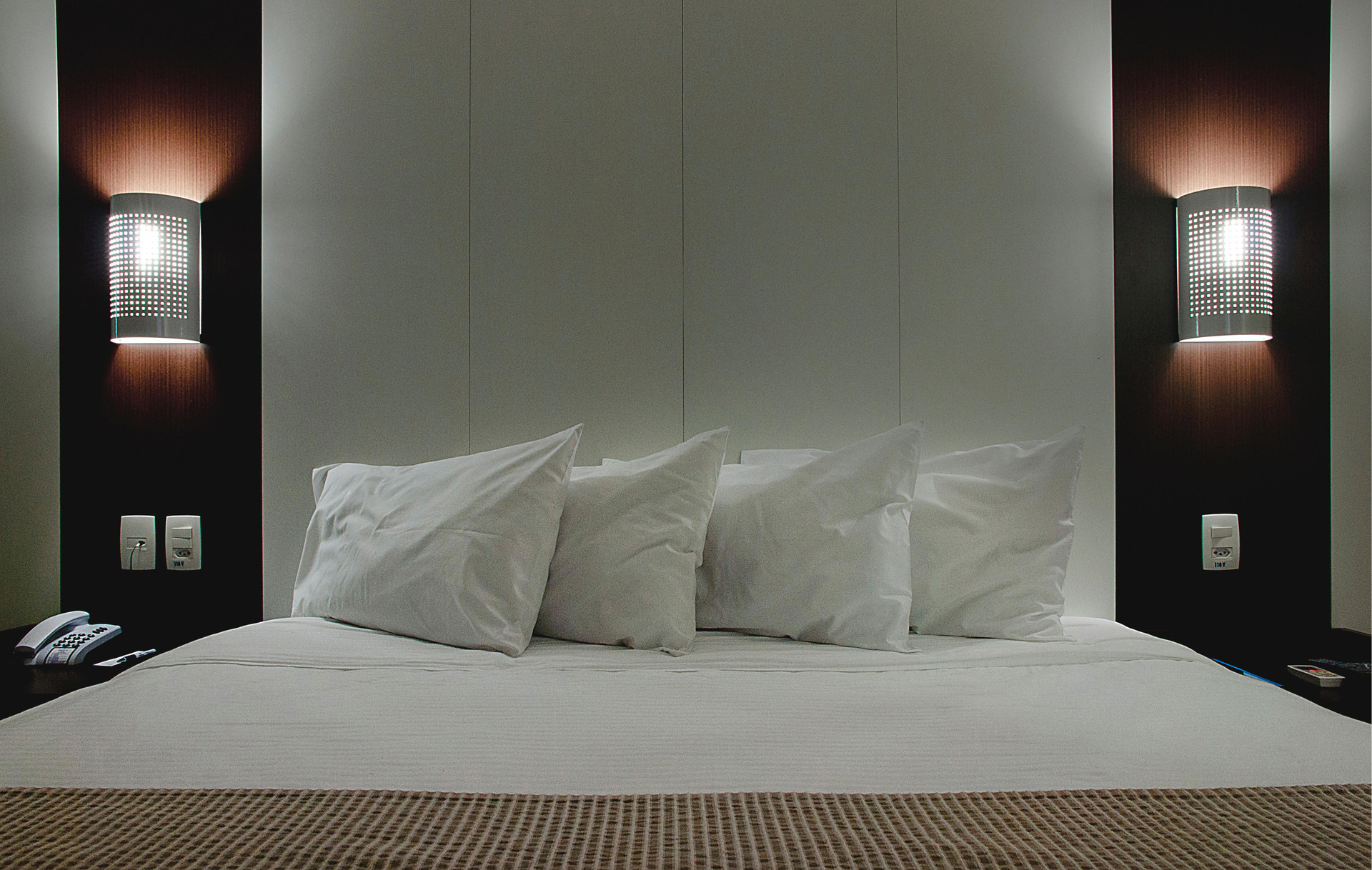image-housing-carousel