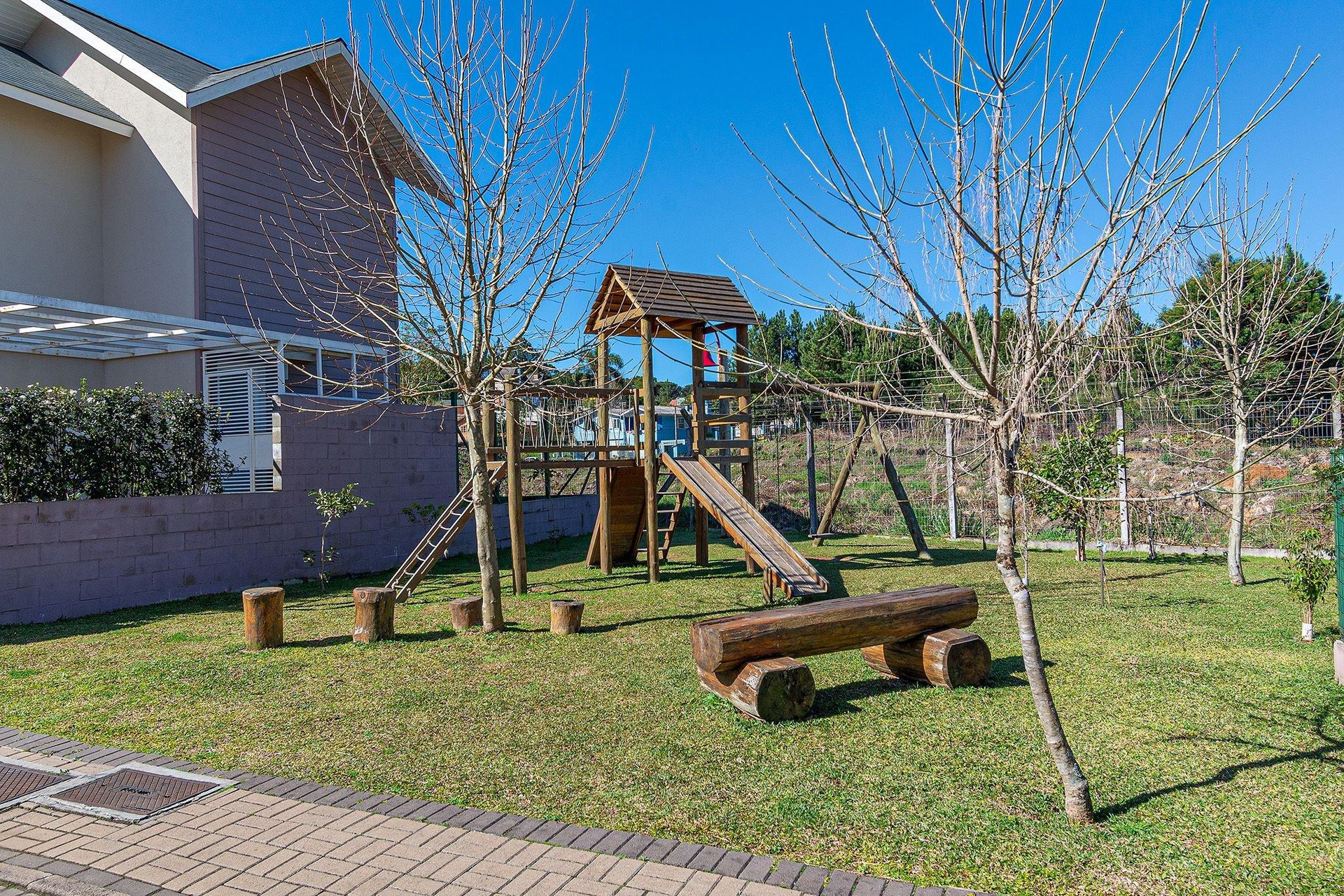 image-housing-carousel