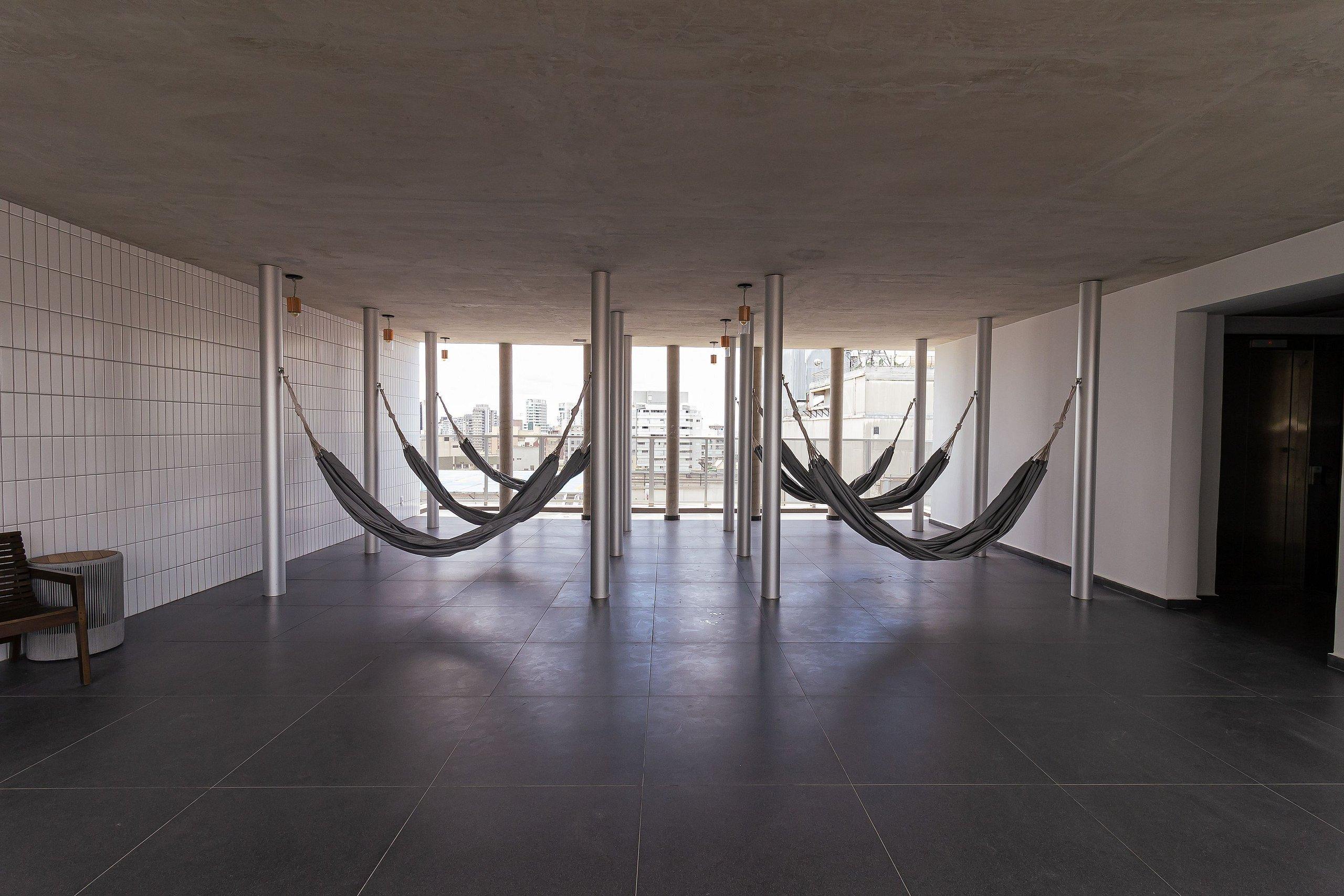 image-housing-carousel