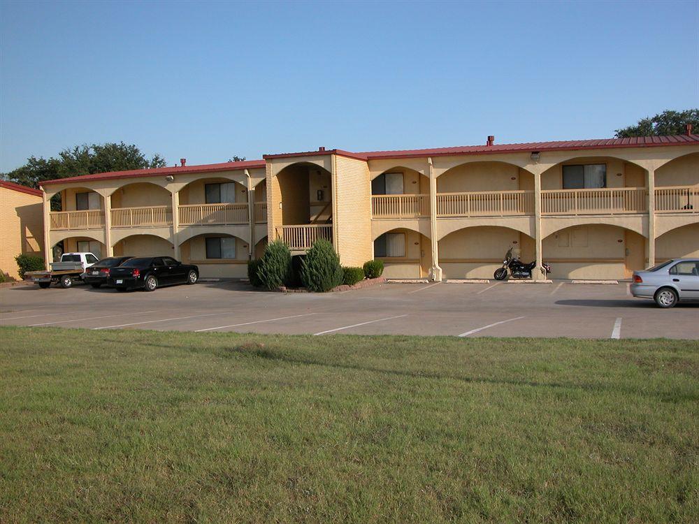 EXECUTIVE INN AND SUITES image